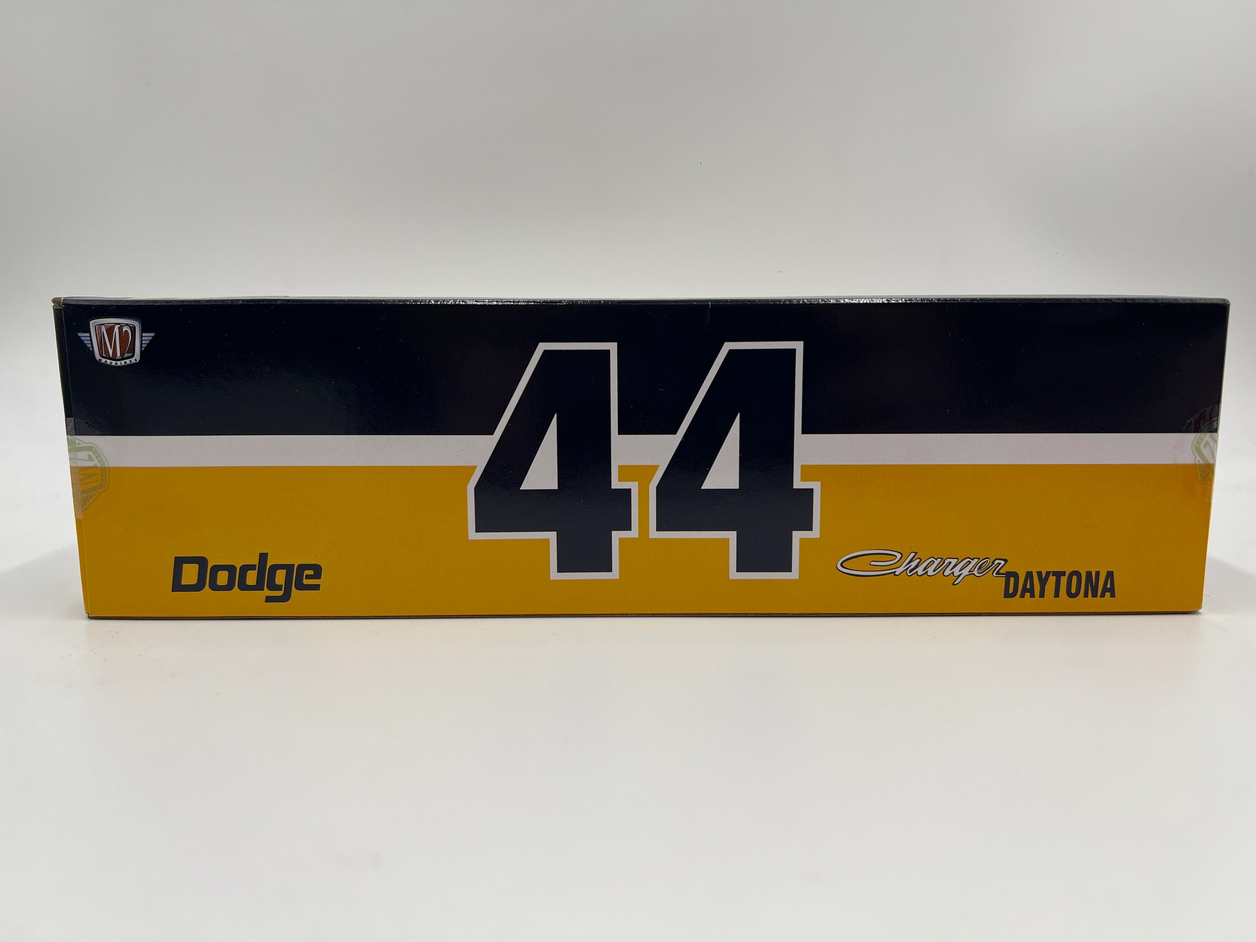 M2 Machines Auto Haulers 1970 #44 Dodge L600 COE & 1969 Dodge Charger Daytona Hemi R50 - Image 7