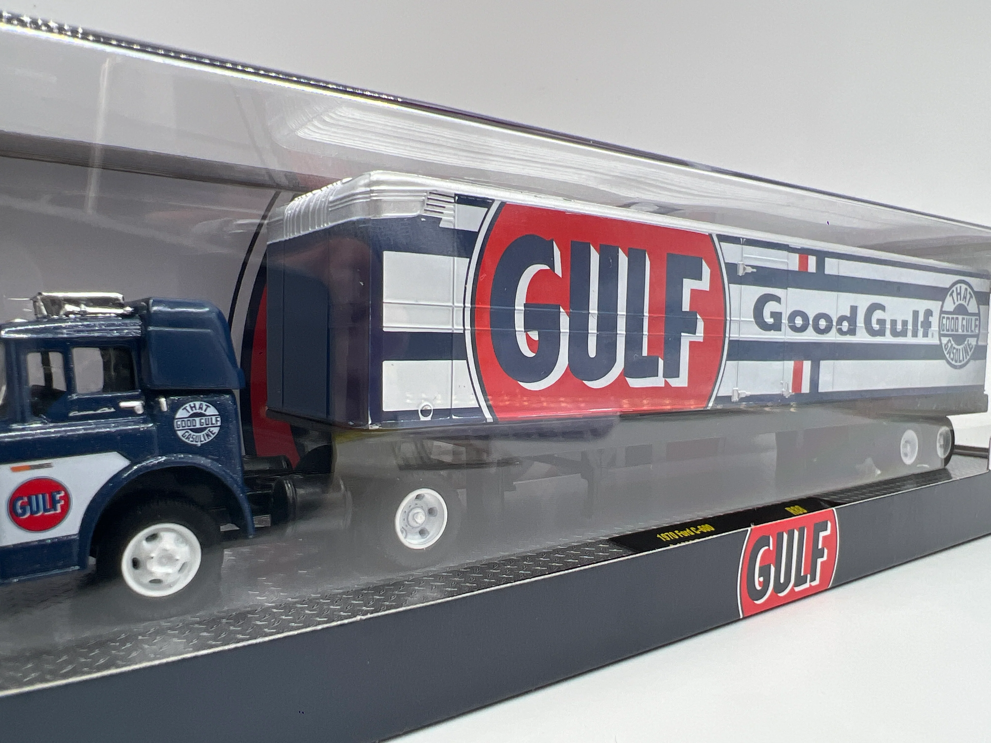 M2 Machines Auto Haulers Gulf 1970 Ford C-600 & 1968 Ford Mustang Fastback 2+2 R88 - Image 2