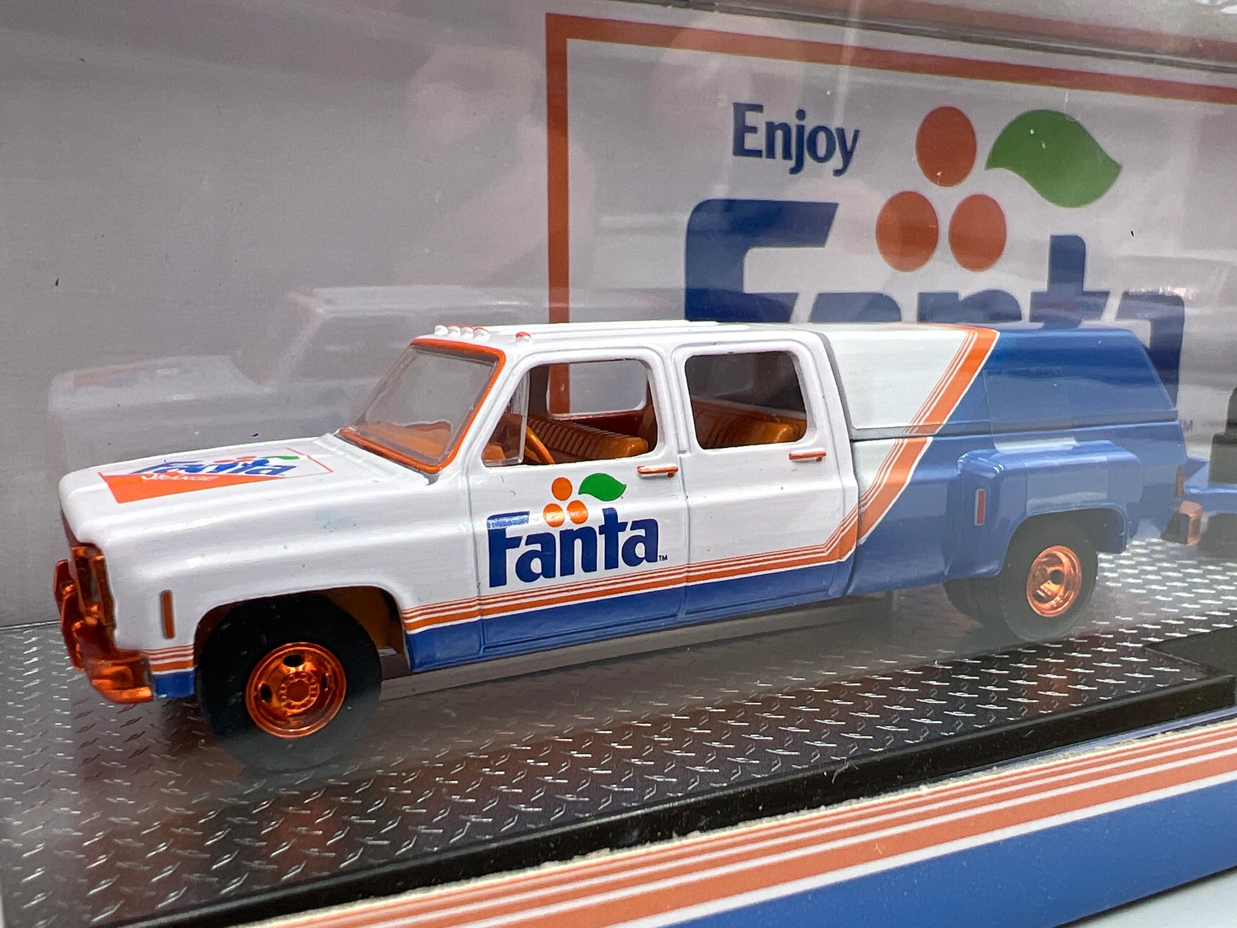 M2 Machines Auto Haulers CHASE Fanta 1973 GMC Sierra 3500 & 1973 GMC Jimmy Sierra S02 - Image 2