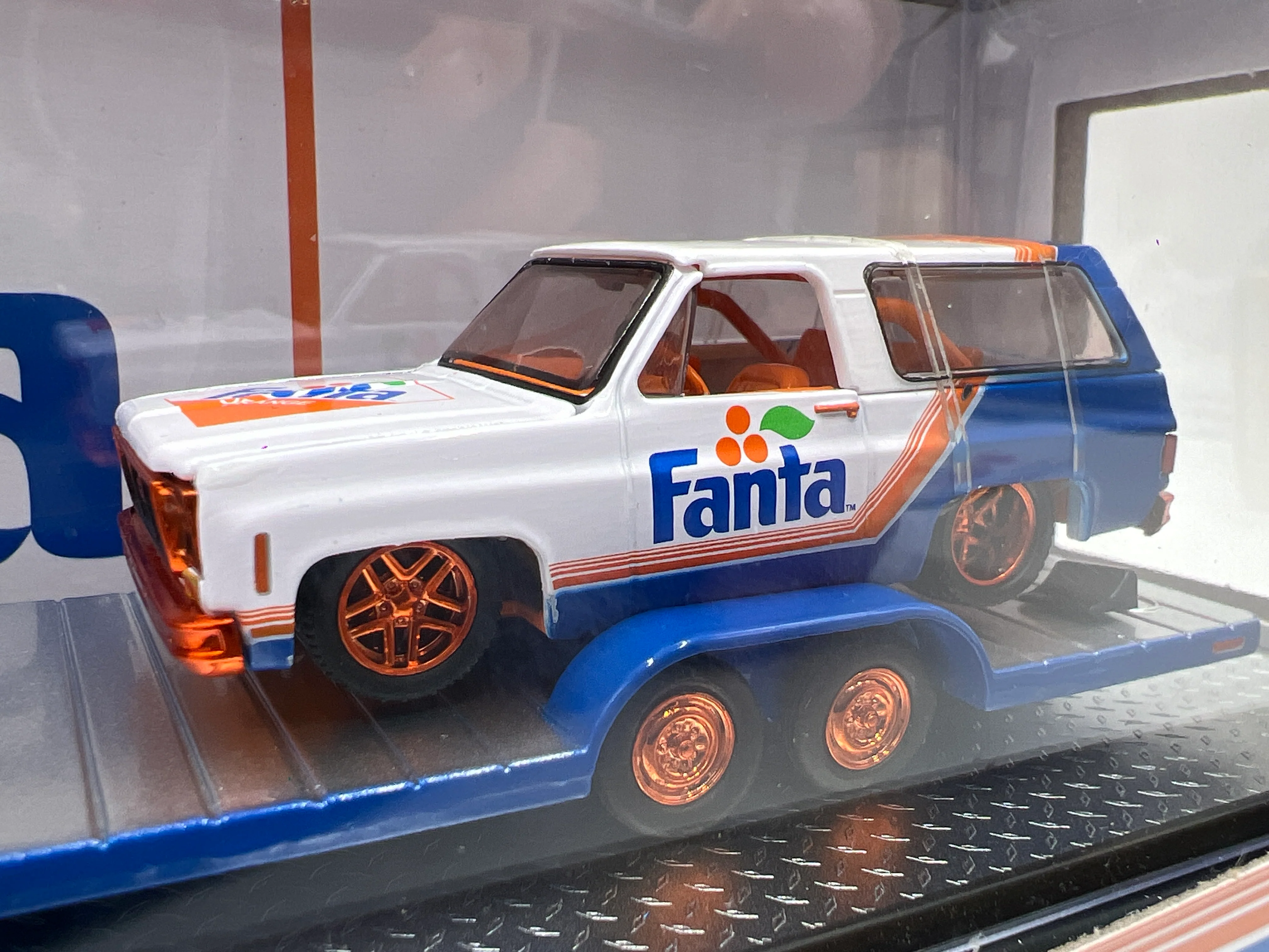 M2 Machines Auto Haulers CHASE Fanta 1973 GMC Sierra 3500 & 1973 GMC Jimmy Sierra S02 - Image 3
