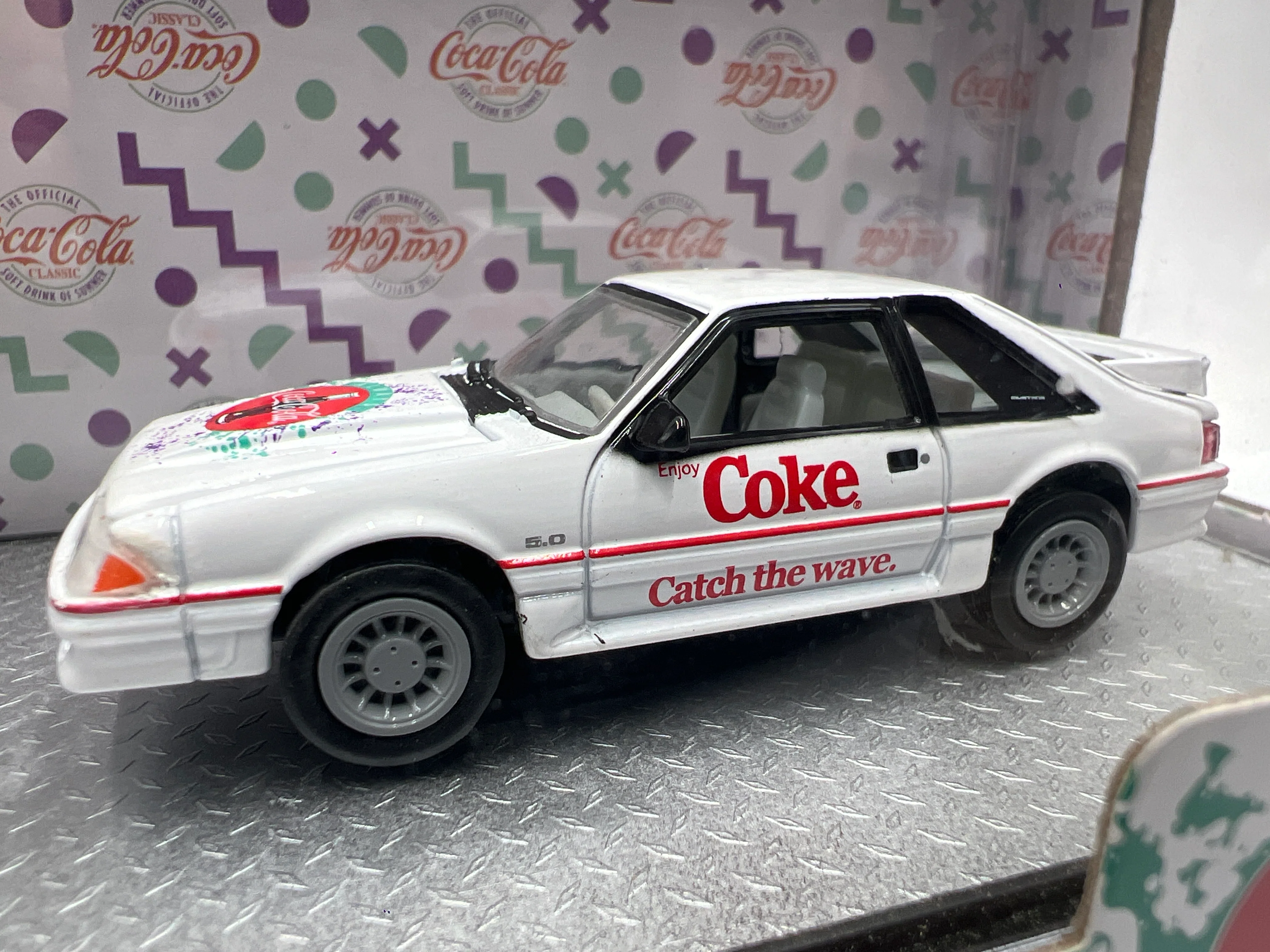 M2 Machines Auto Haulers Coca Cola 1990 Ford C-8000 & 1990 Ford Mustang GT TW05 - Image 4