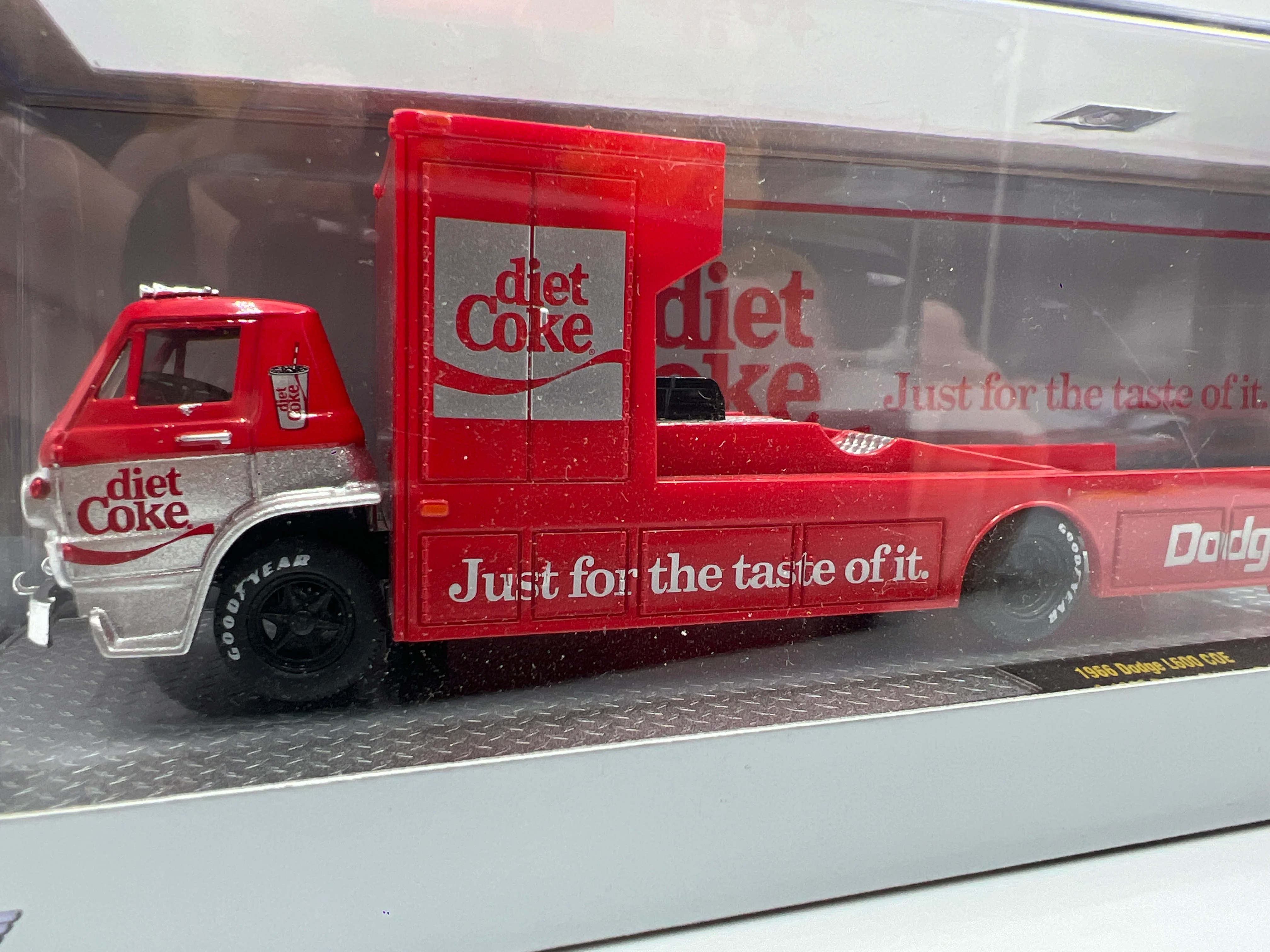 M2 Machines Auto Haulers Diet Coke 1966 Dodge L600 COE & 1969 Dodge Charger Daytona Hemi TW12 - Image 3