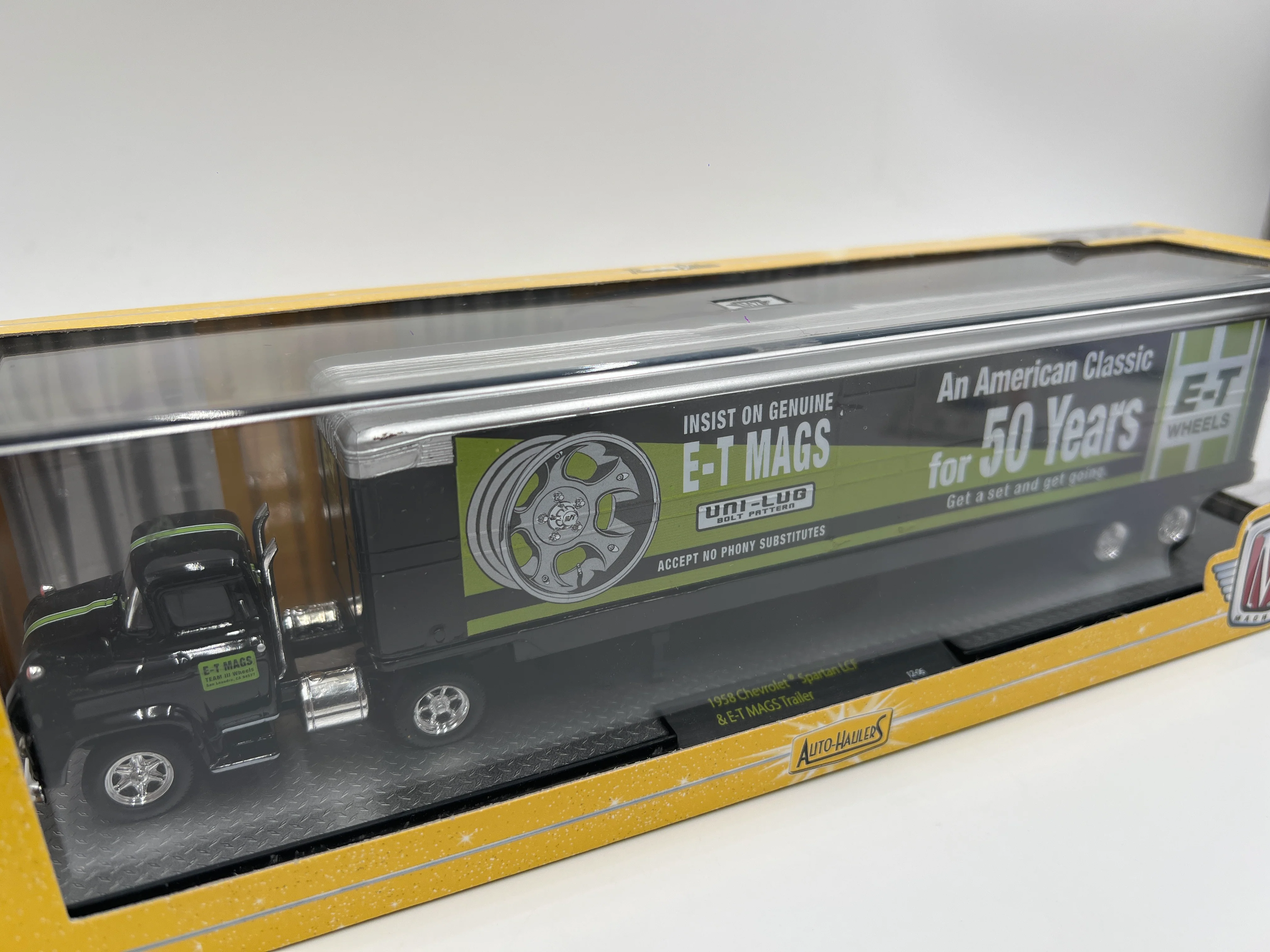 M2 Machines Auto Haulers Premium Edition 1958 Chevrolet Spartan LCF & E-T MAGS Trailer 12-06 - Image 2