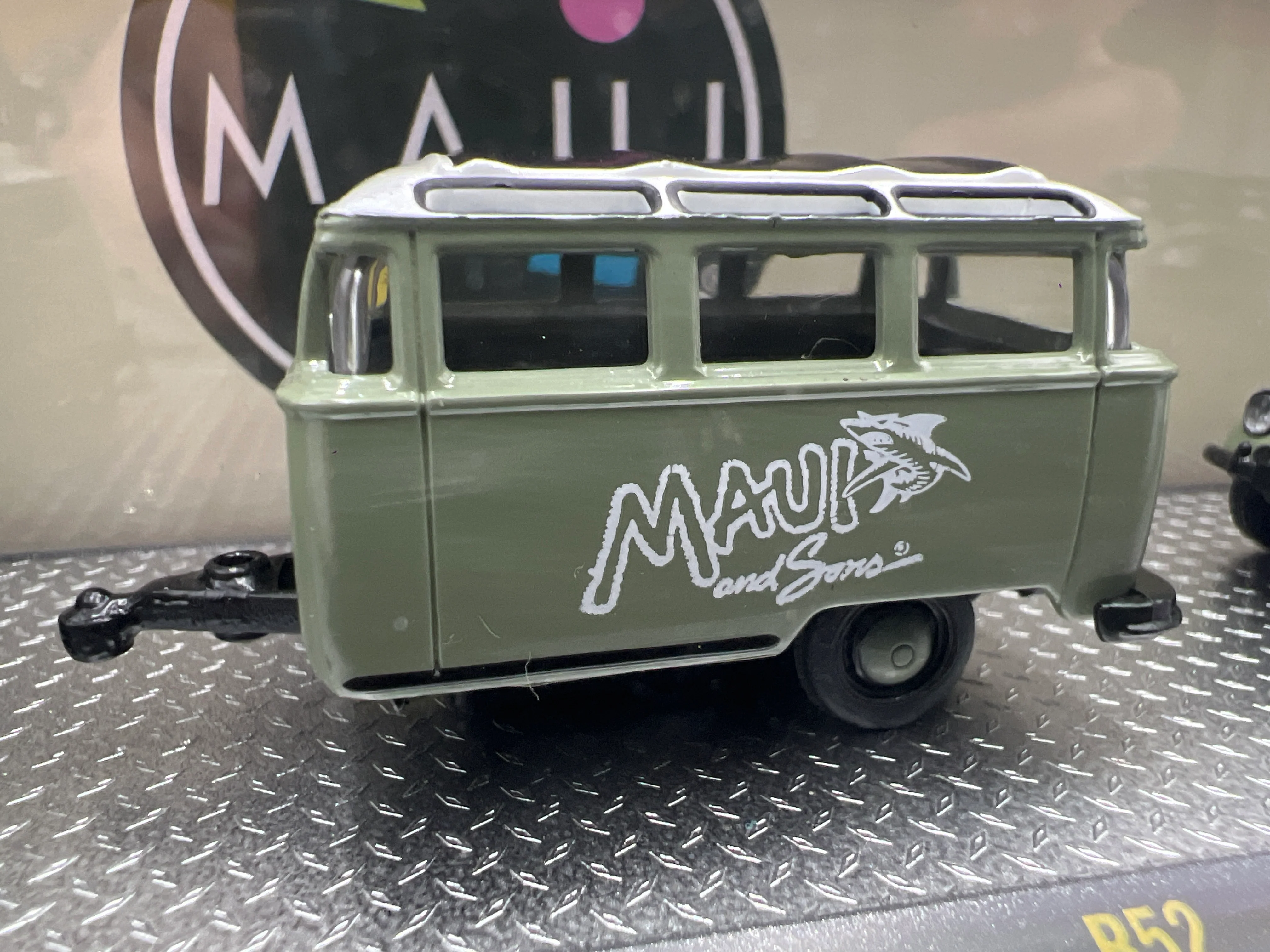M2 Machines Auto Haulers Maui & Sons 1960 VW Delivery Van & 1953 VW Beetle Deluxe U.S.A. Model R52 - Image 4