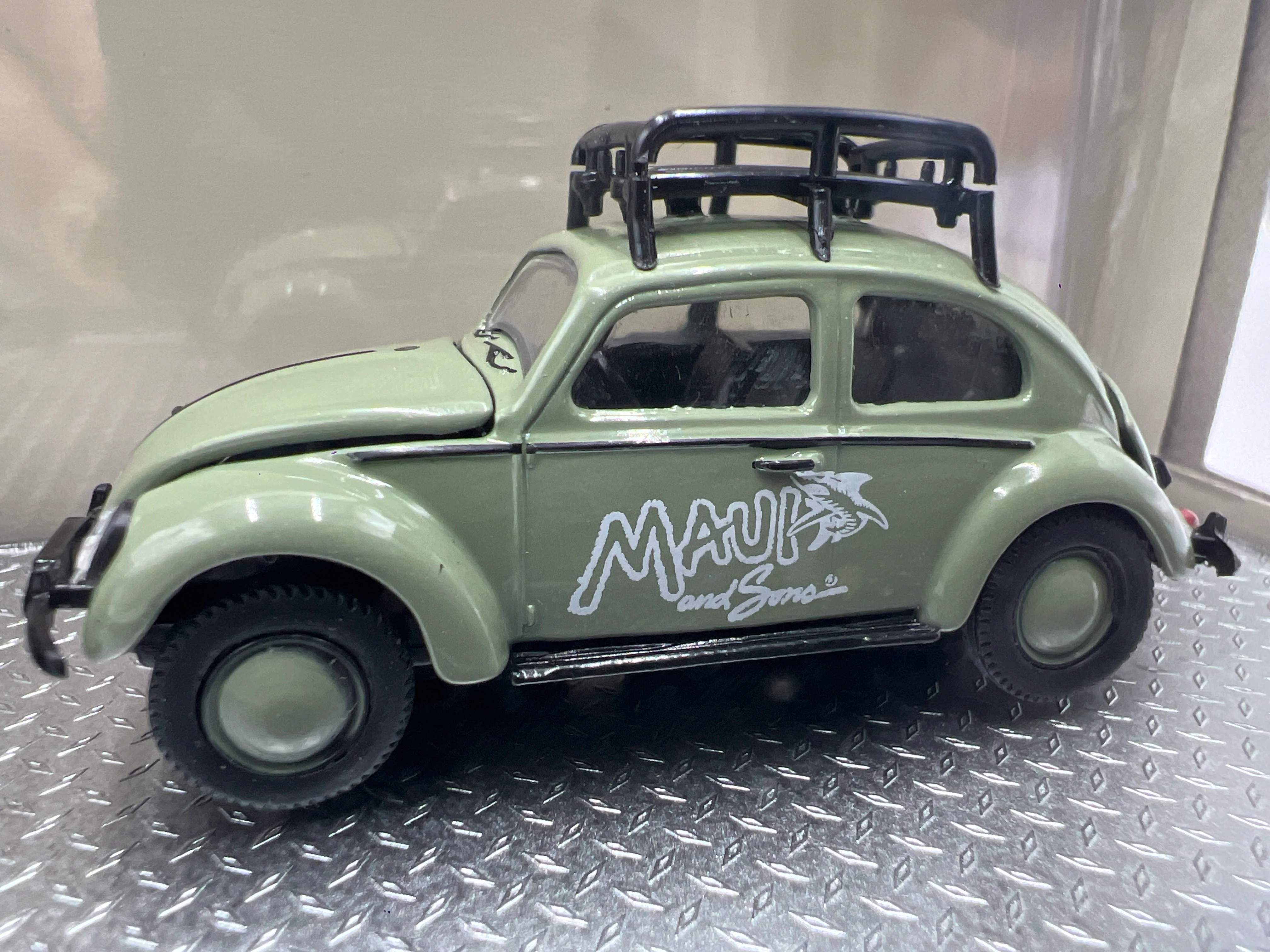 M2 Machines Auto Haulers Maui & Sons 1960 VW Delivery Van & 1953 VW Beetle Deluxe U.S.A. Model R52 - Image 5