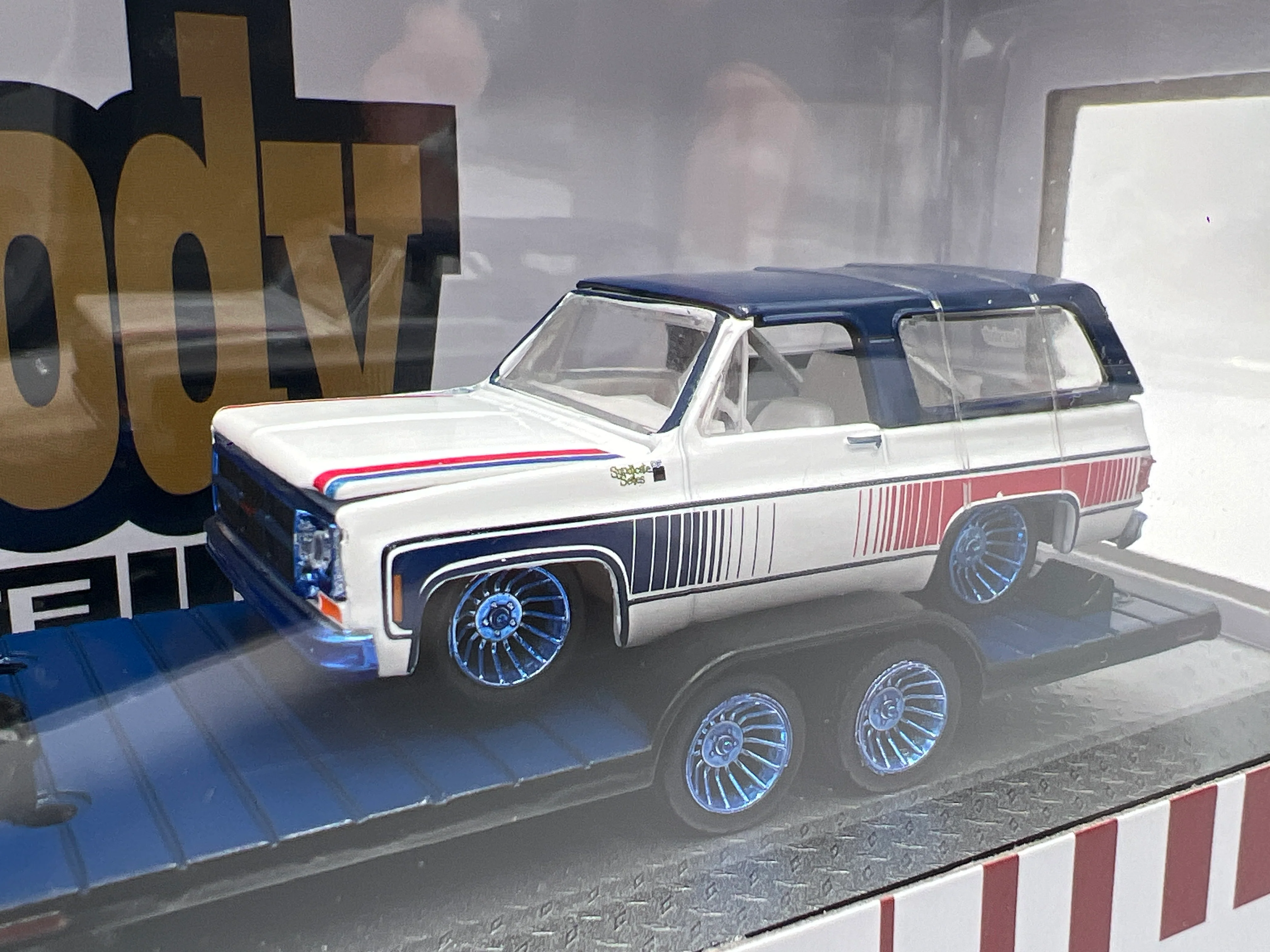 M2 Machines Auto Haulers Squarebody Syndicate CHASE 1976 GMC Sierra 3500 & 1975 GMC Jimmy Sierra S45 - Image 3