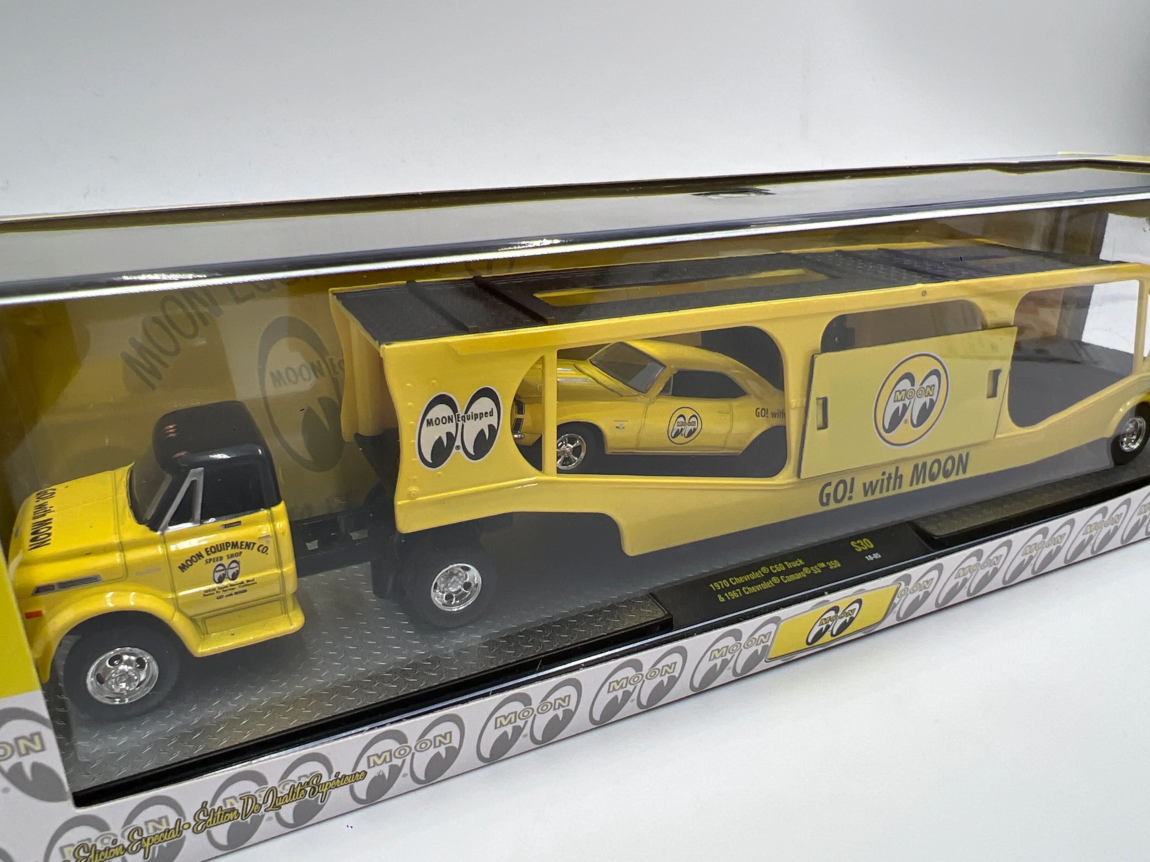 M2 Machines Auto Haulers Walmart Exclusive Mooneyes 1970 Chevrolet C60 Truck & 1967 Chevrolet Camaro SS 350 S30 - Image 2