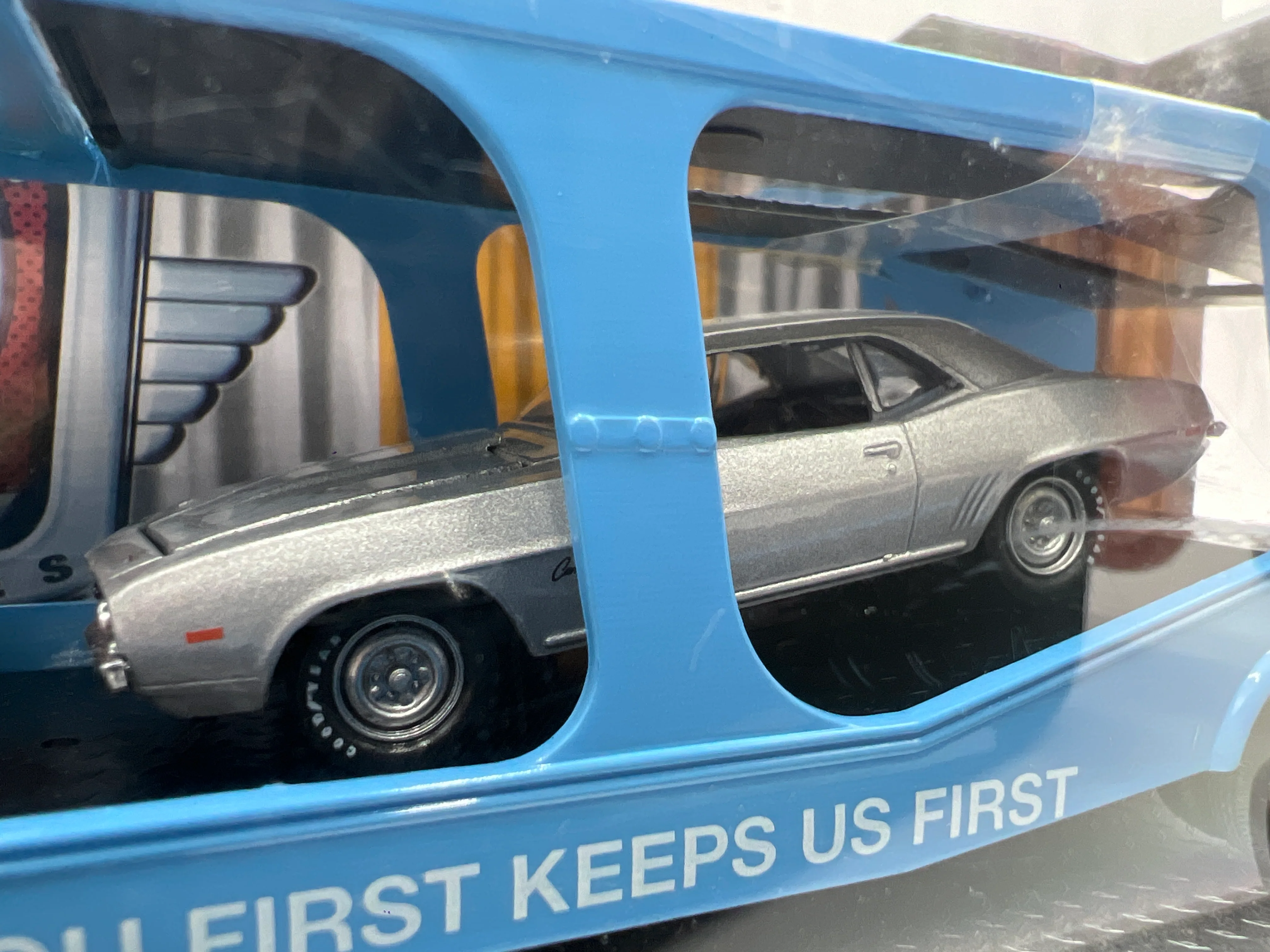 M2 Machines Auto Haulers Walmart Exclusive 1958 Chevrolet Spartan LCF & 1969 Chevrolet Camaro SS RS 396 / ZL-1 S19 - Image 5