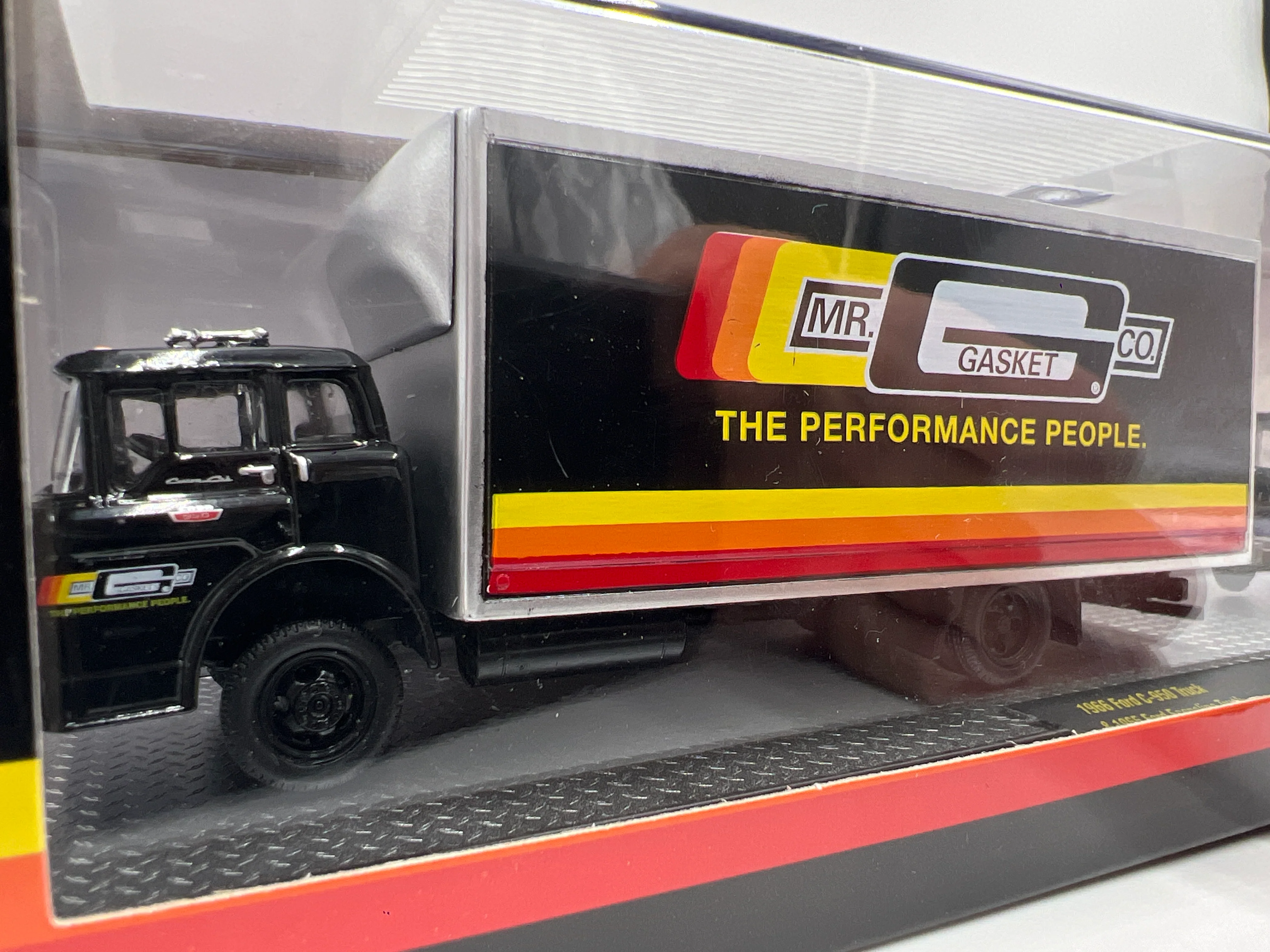 M2 Machines Auto Haulers Walmart Exclusive Mr Gasket 1966 Ford C-950 & 1965 Econoline Truck S41 - Image 2