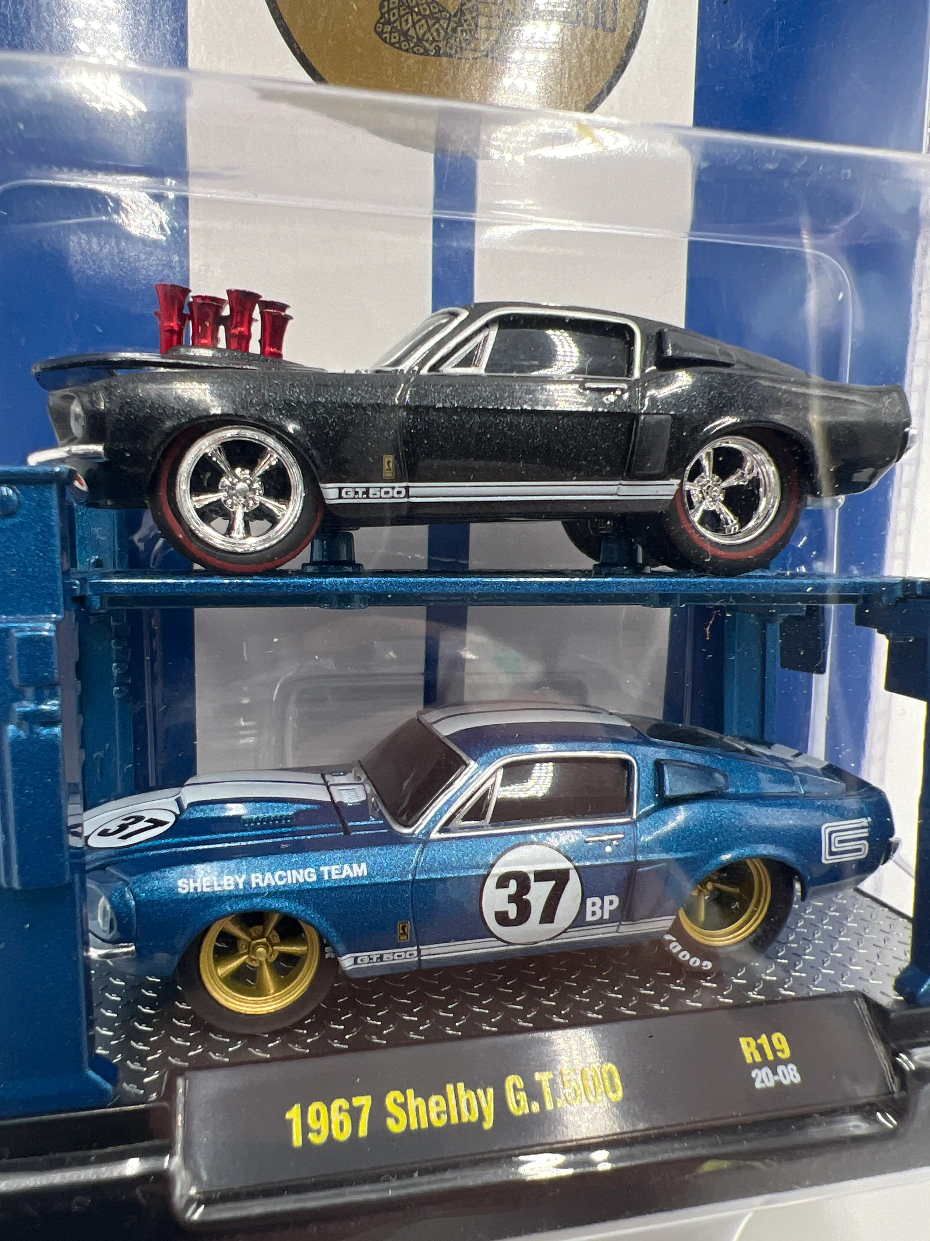 M2 Machines Auto-Lift 2 Pack 1967 Shelby G.T. 500 R19 201G - Image 2