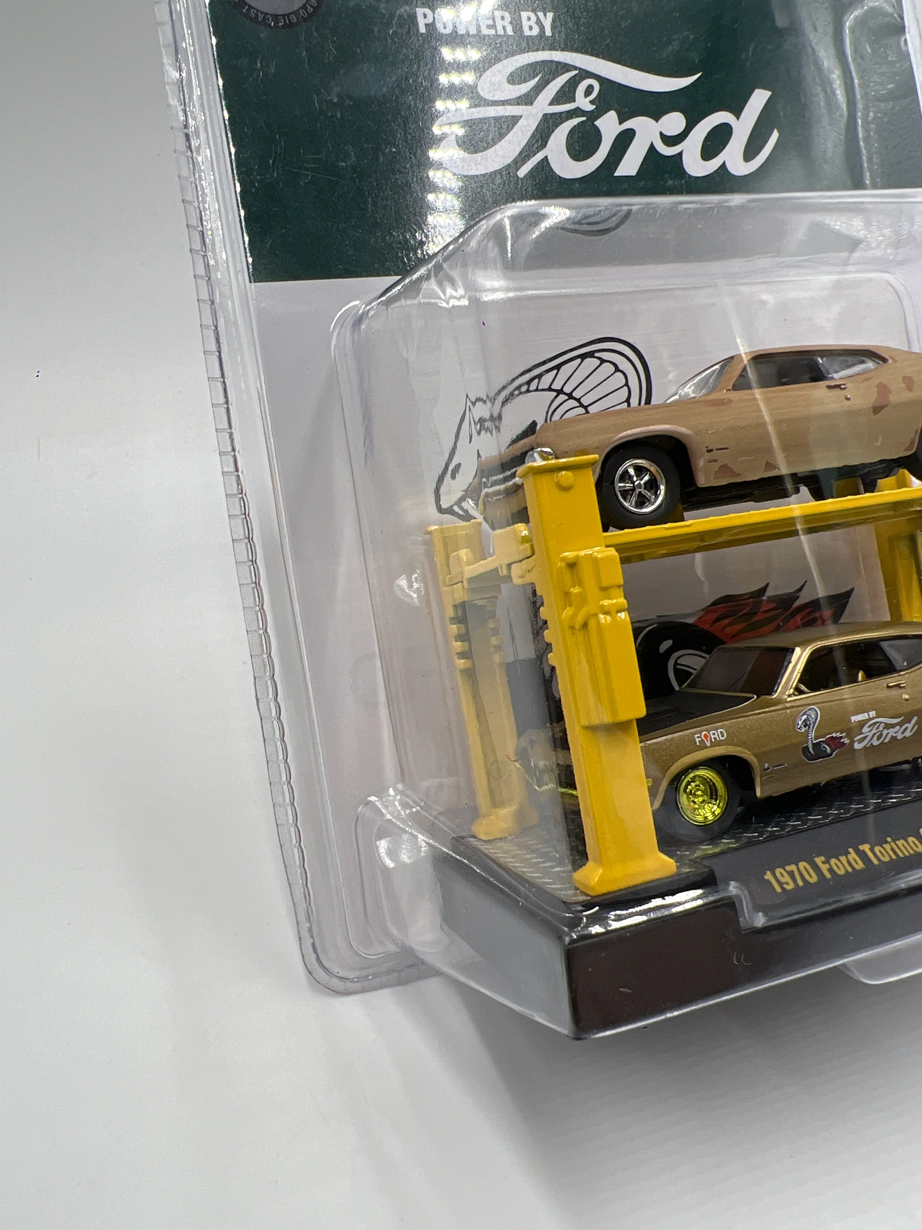 M2 Machines Auto-Lift 2 Pack CHASE 1970 Ford Torino Cobra R24 - Image 5