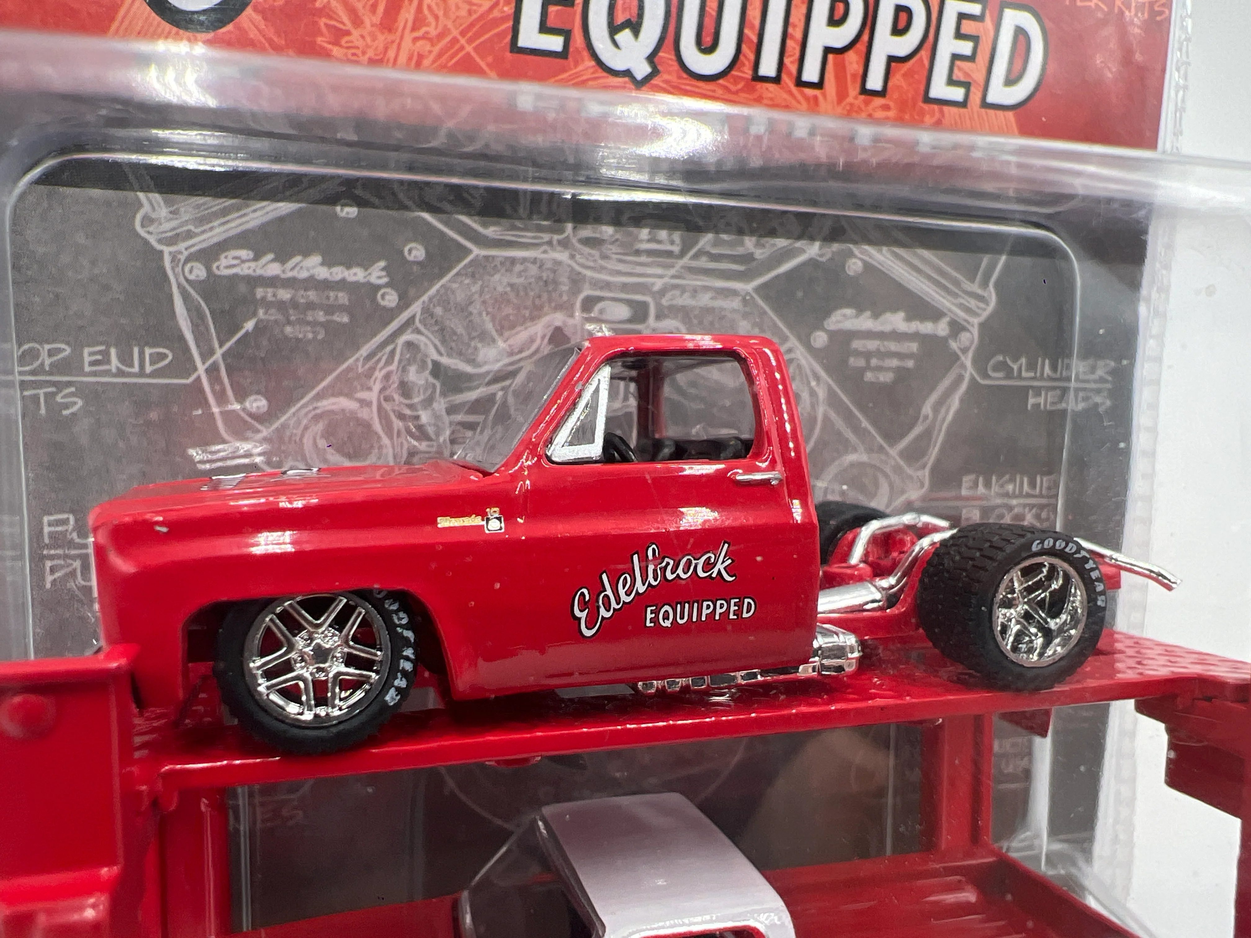 M2 Machines Auto-Lift 2 Pack Edelbrock 1979 Chevrolet Silverado Red R25 - Image 2