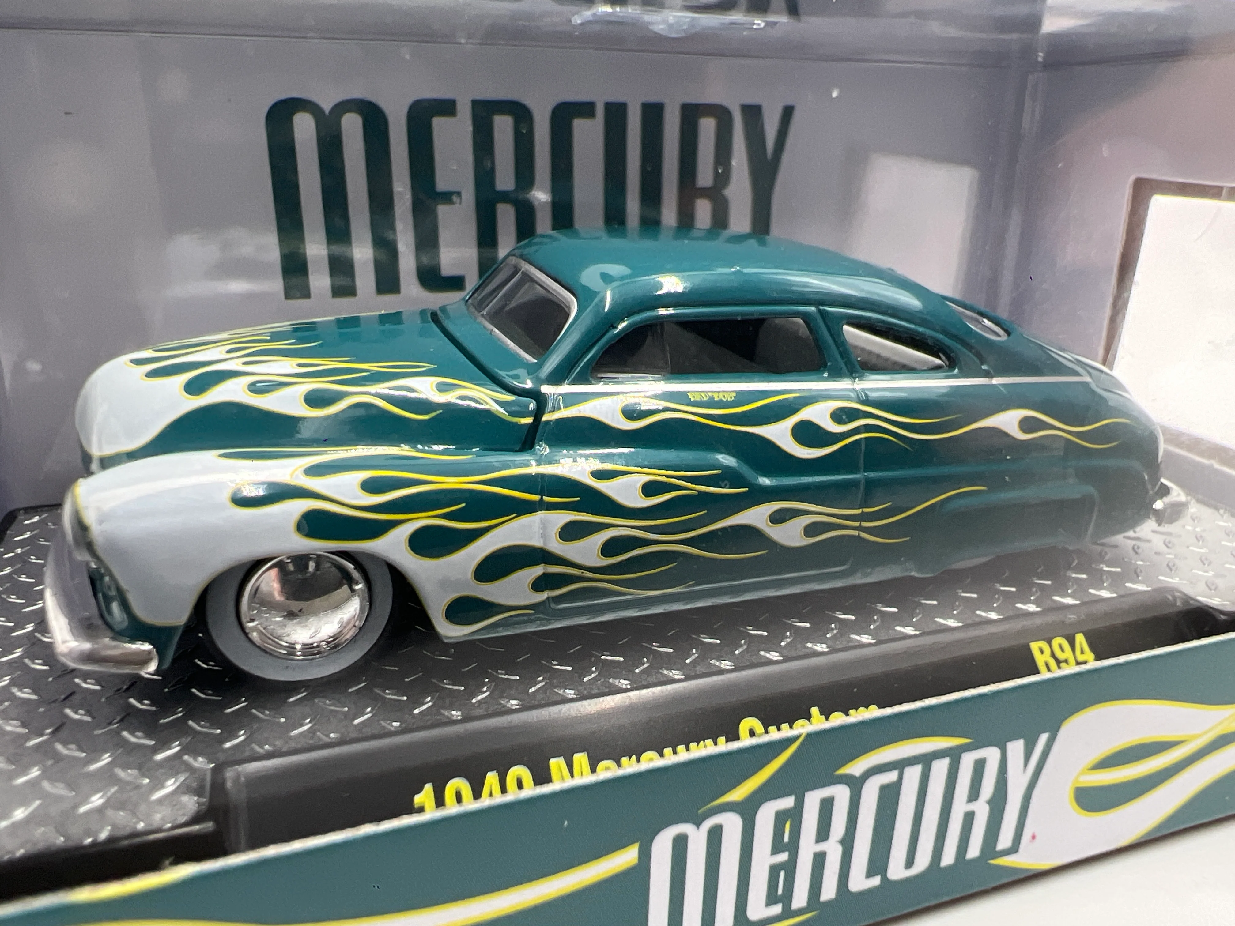 M2 Machines Auto-Thentics 1949 Mercury Custom R94 - Image 2