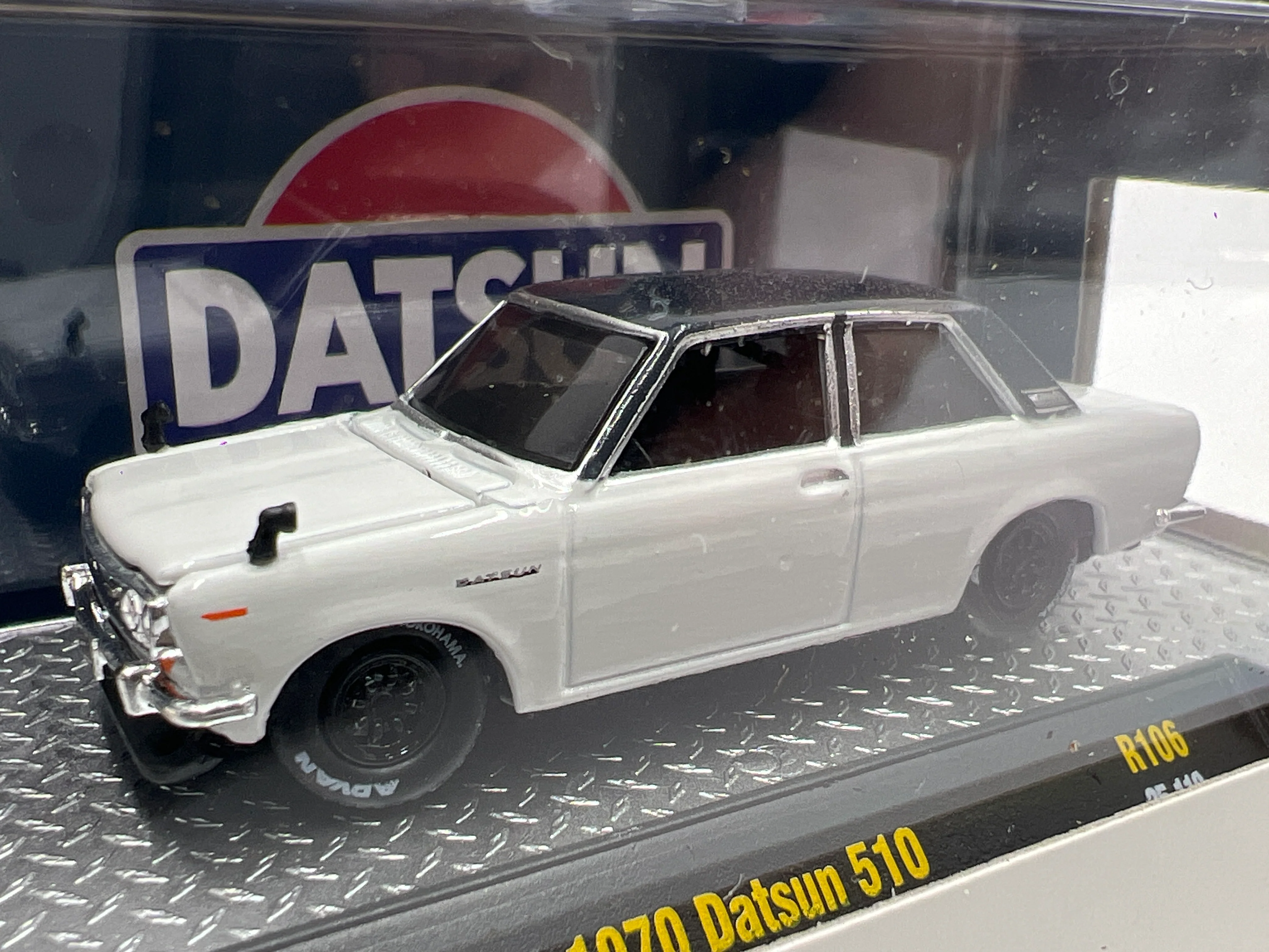 M2 Machines R106 1970 Datsun 510 White - Image 2