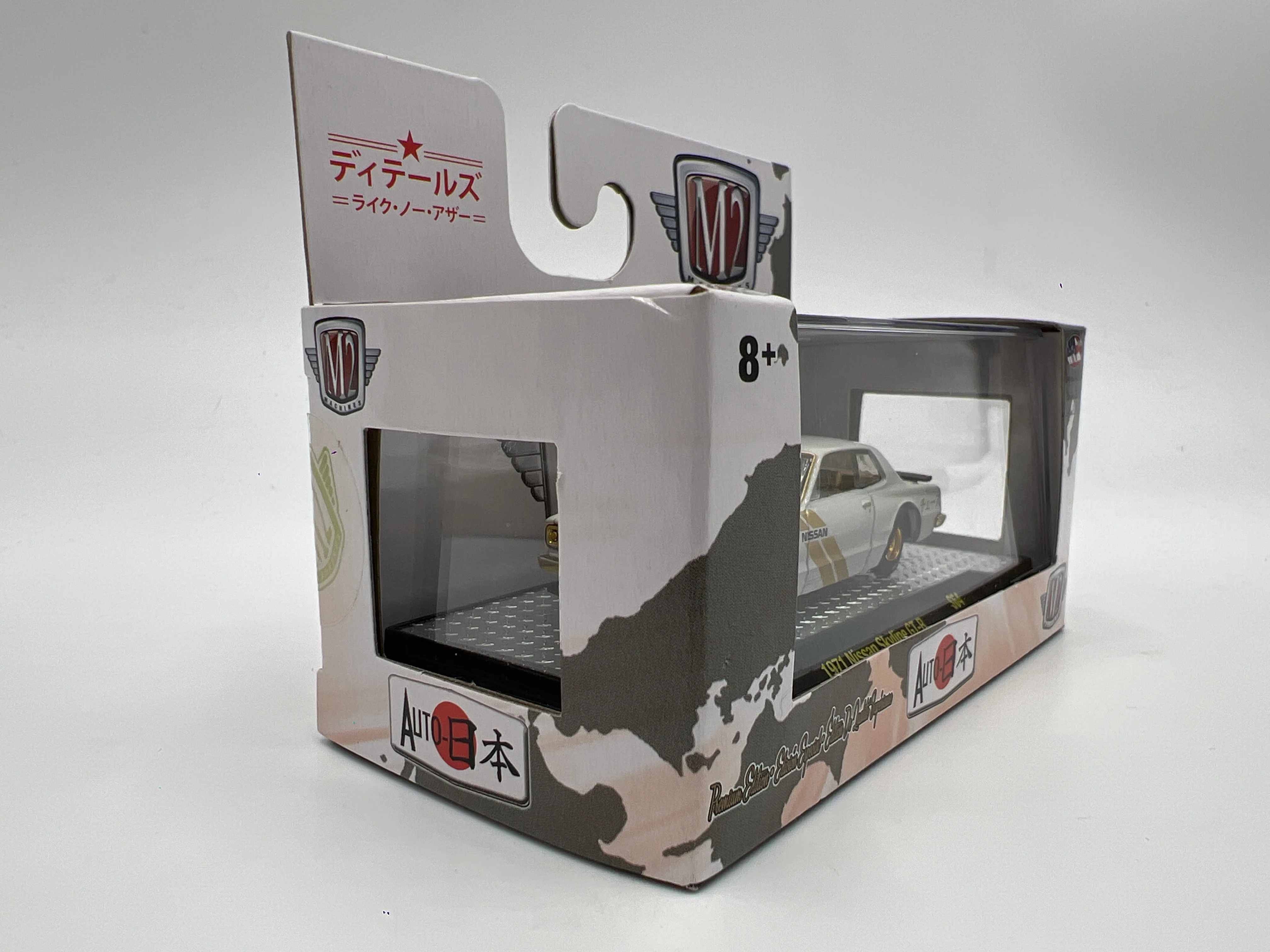 M2 Machines Auto-Japan Premium Edition CHASE 1971 Nissan Skyline GT-R White/Gold S64 - Image 4