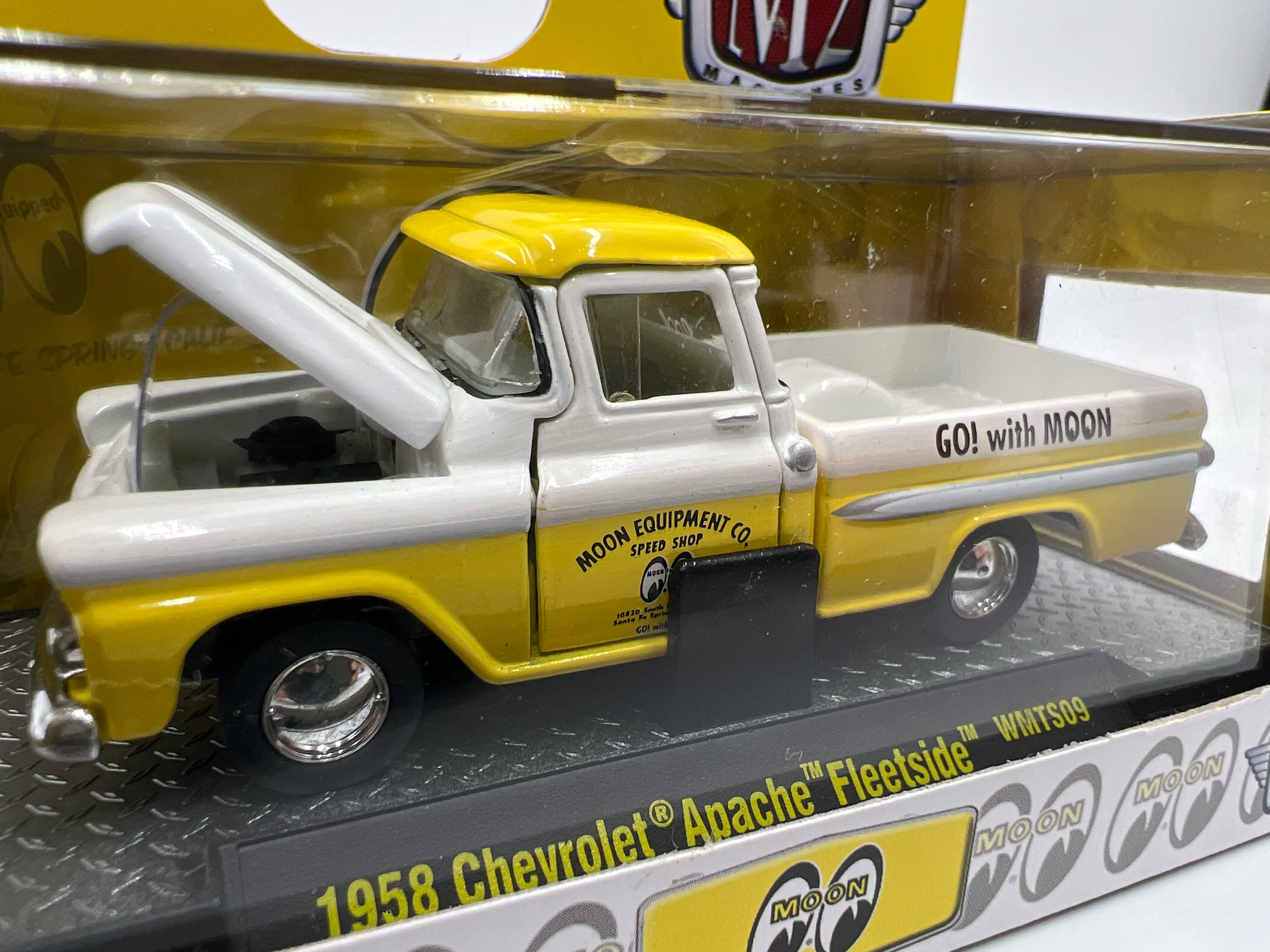 M2 Machines Walmart Exclusive 1958 Chevrolet Apache Fleetside Mooneyes WMTS09 - Image 2
