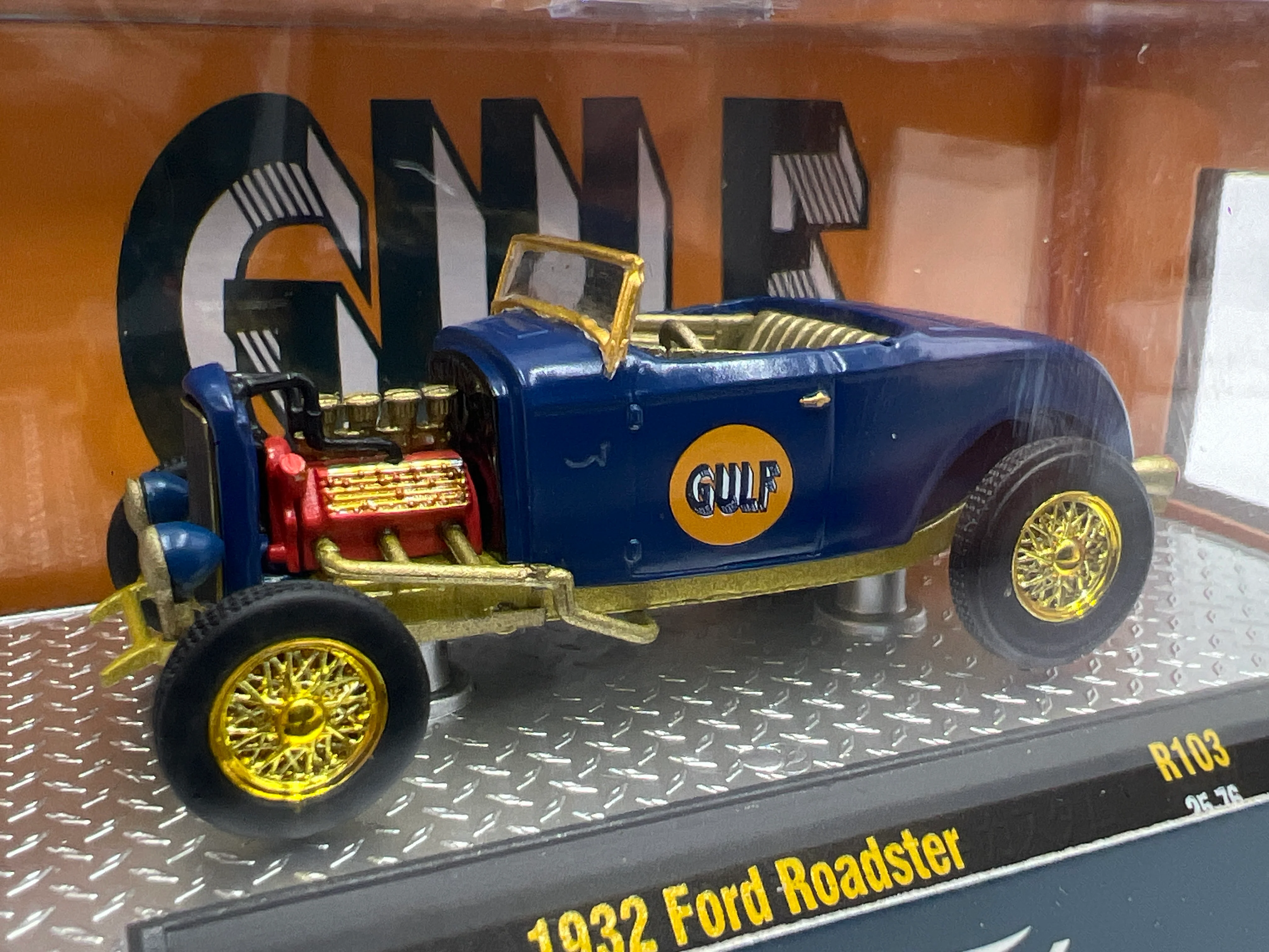 M2 Machines CHASE 1932 Ford Roadster Gulf Blue R103 - Image 2