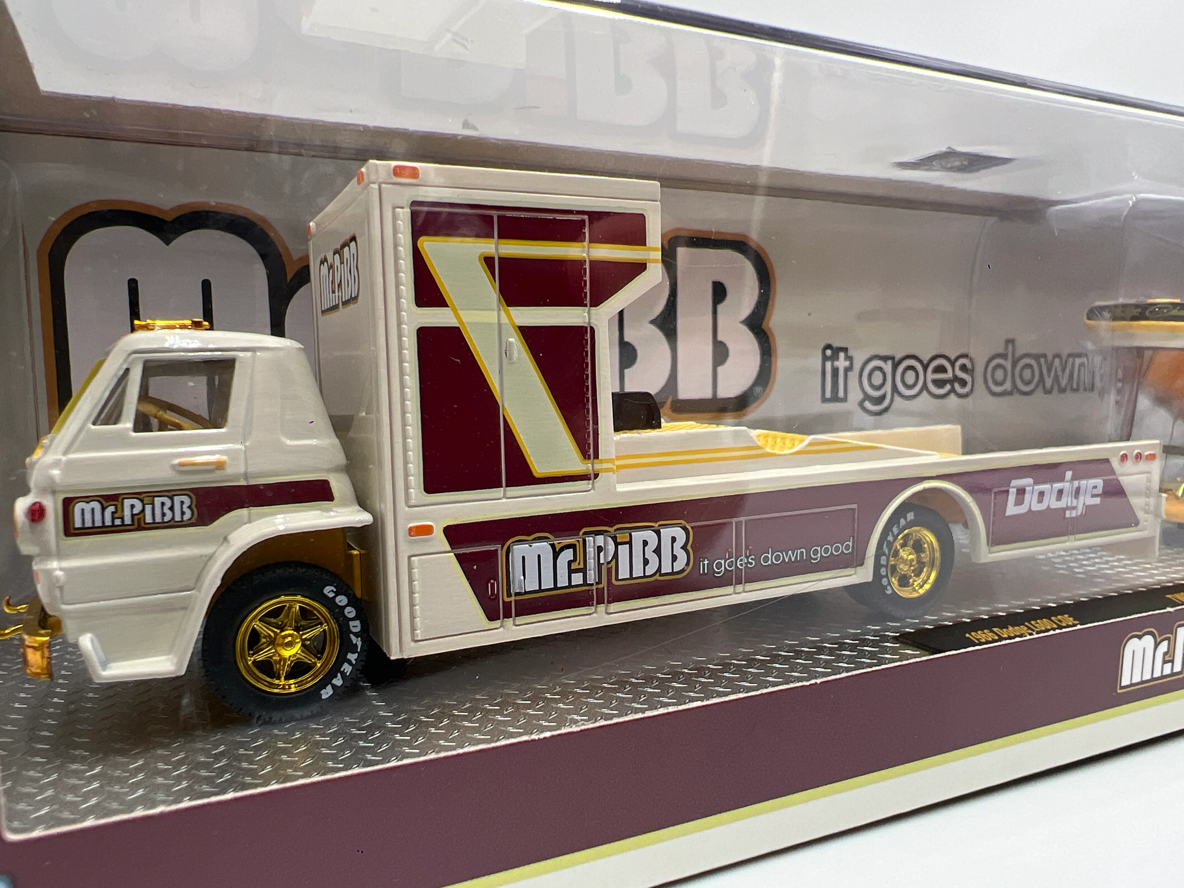 M2 Machines Auto Haulers CHASE Mr Pibb 1966 Dodge L600 COE & 1971 Dodge Challenger Funny Car TW27 - Image 2