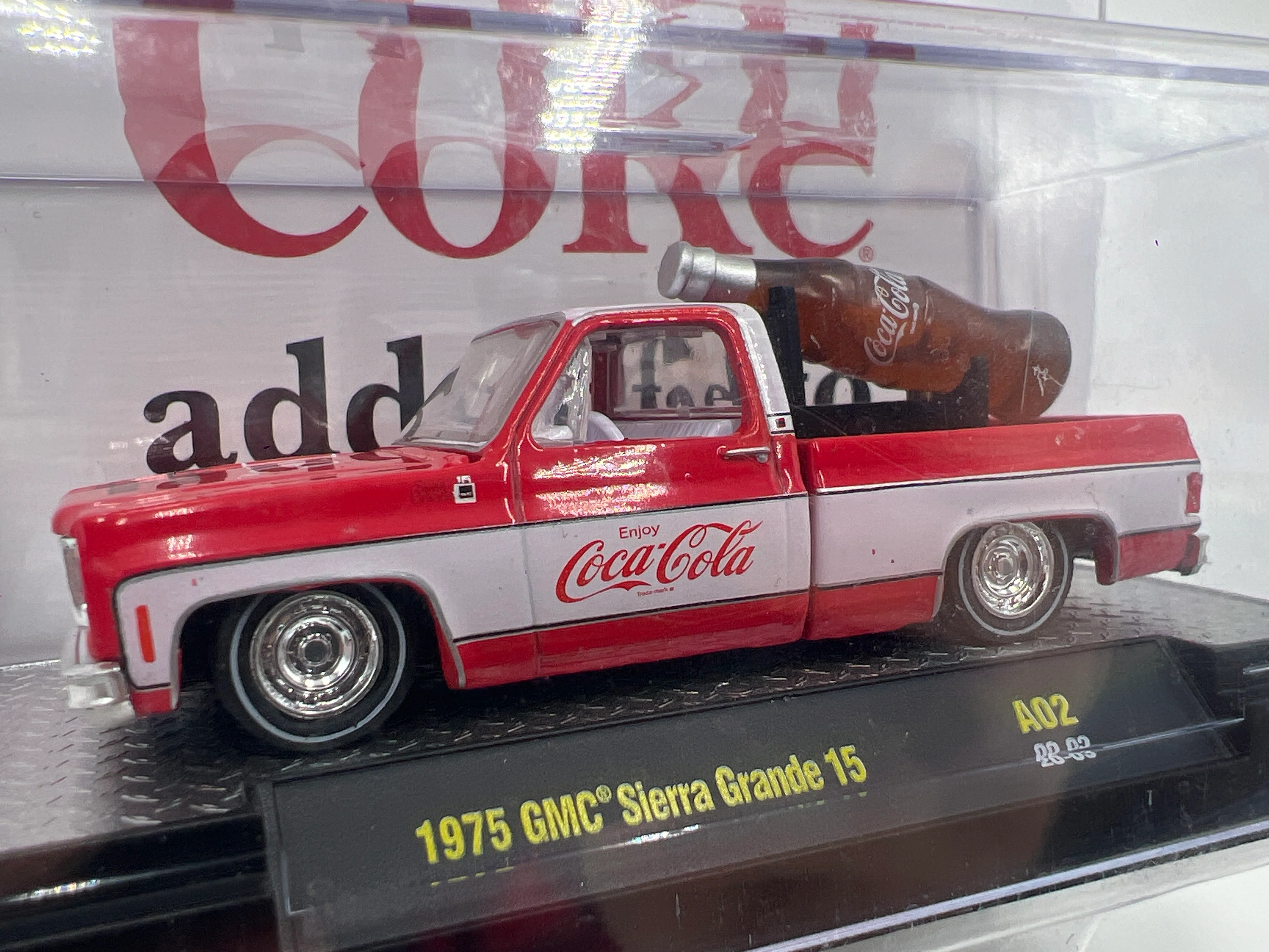 M2 Machines Coca Cola 1975 GMC Sierra Grande 15 A02 - Image 2