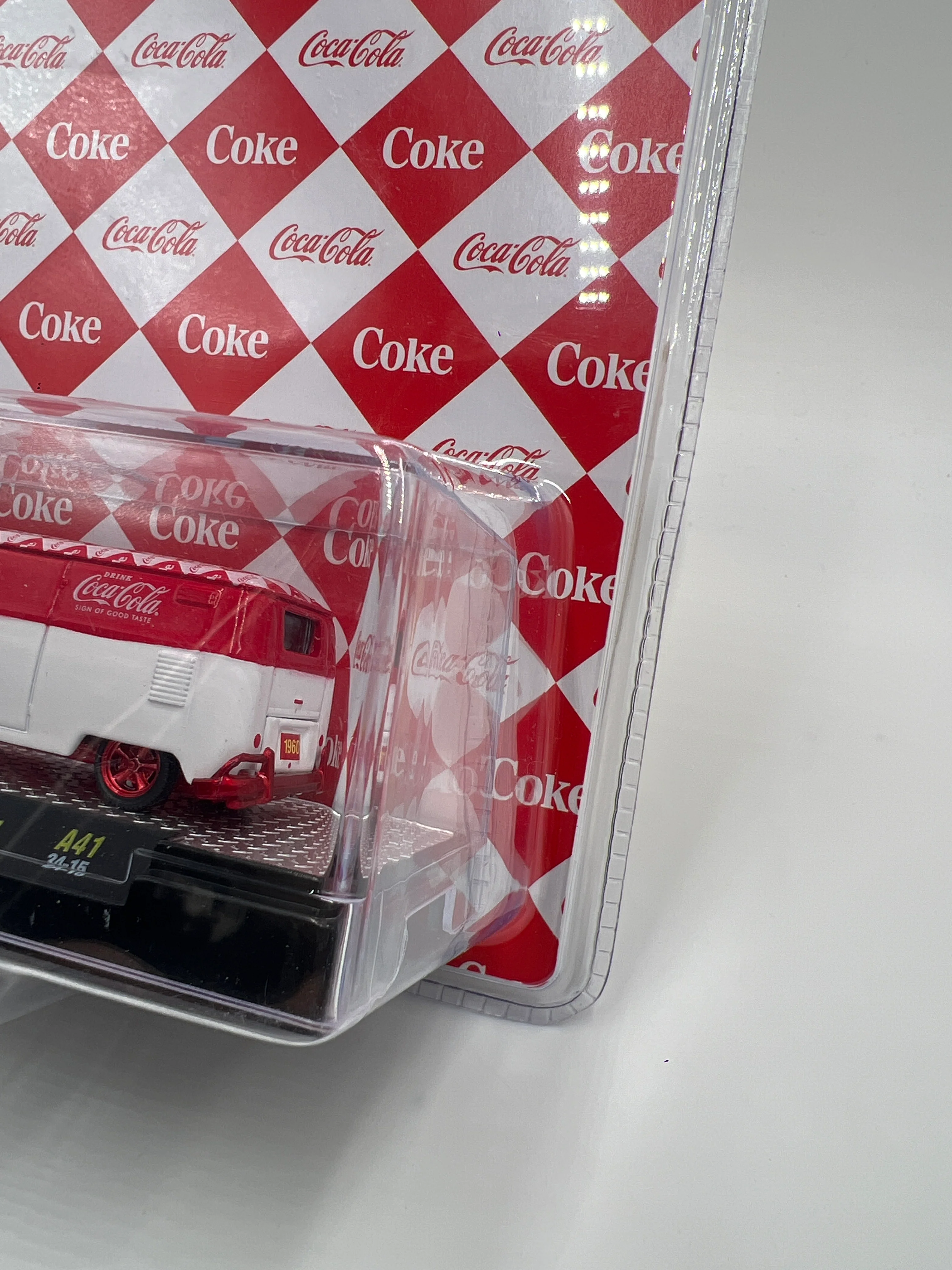 M2 Machines Coca Cola CHASE 1960 VW Delivery Van USA Model Red/White A41 - Image 3