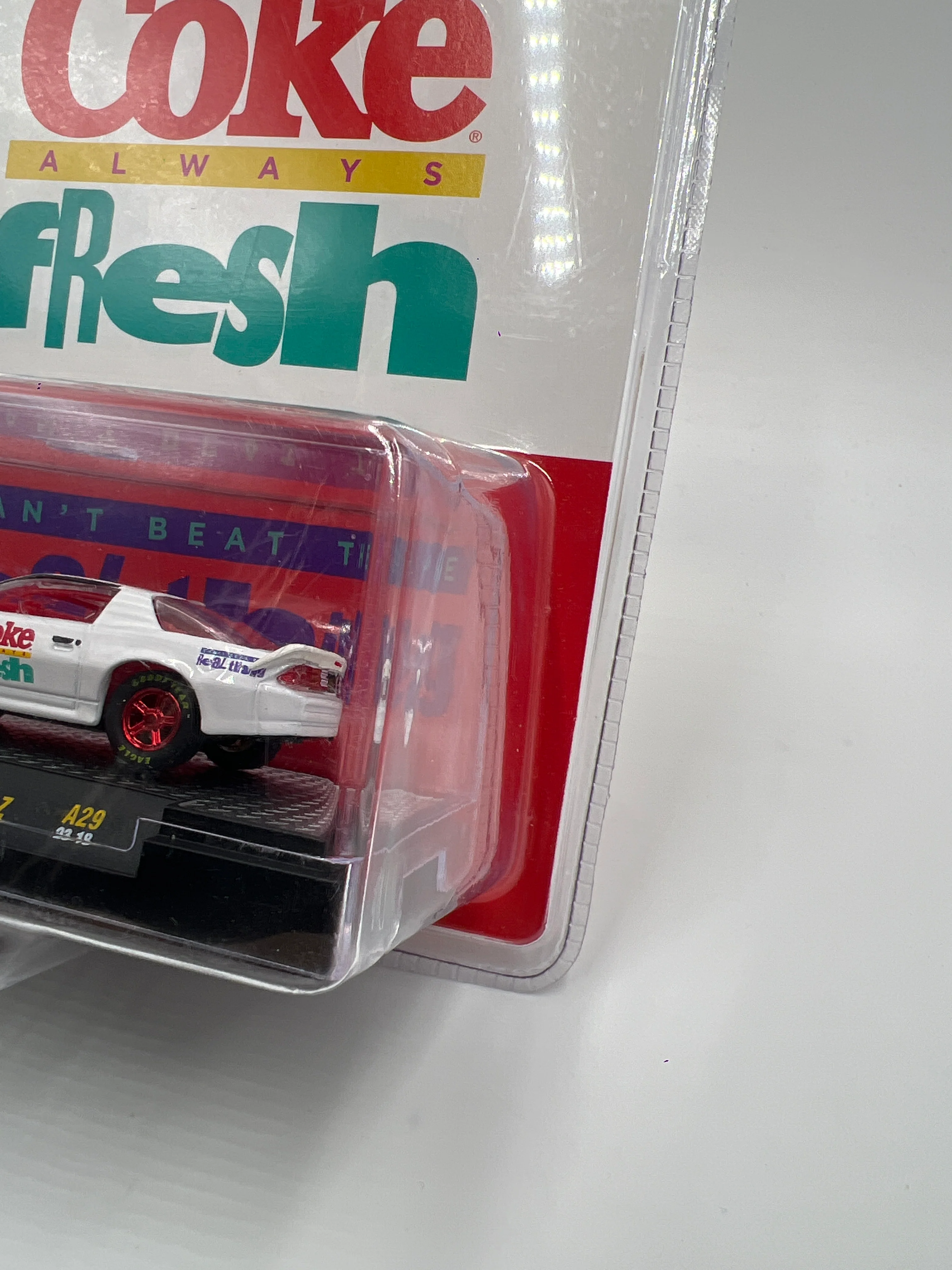 M2 Machines Coca Cola CHASE 1990 Chevrolet Camaro IROC-Z White A29 - Image 3