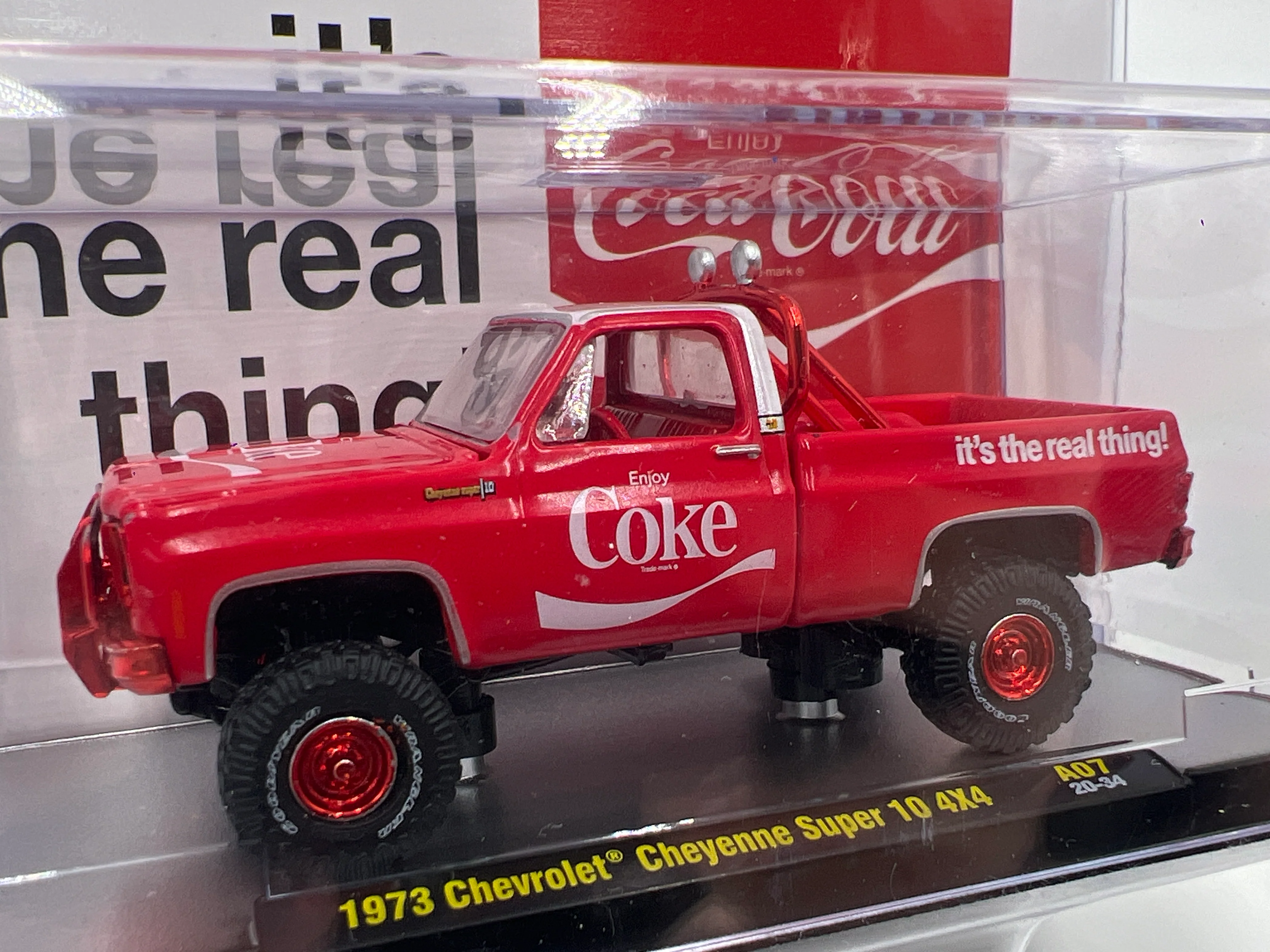 M2 Machines Coca Cola CHASE 1973 Chevrolet Cheyenne Super 10 4x4 Red A07 - Image 2