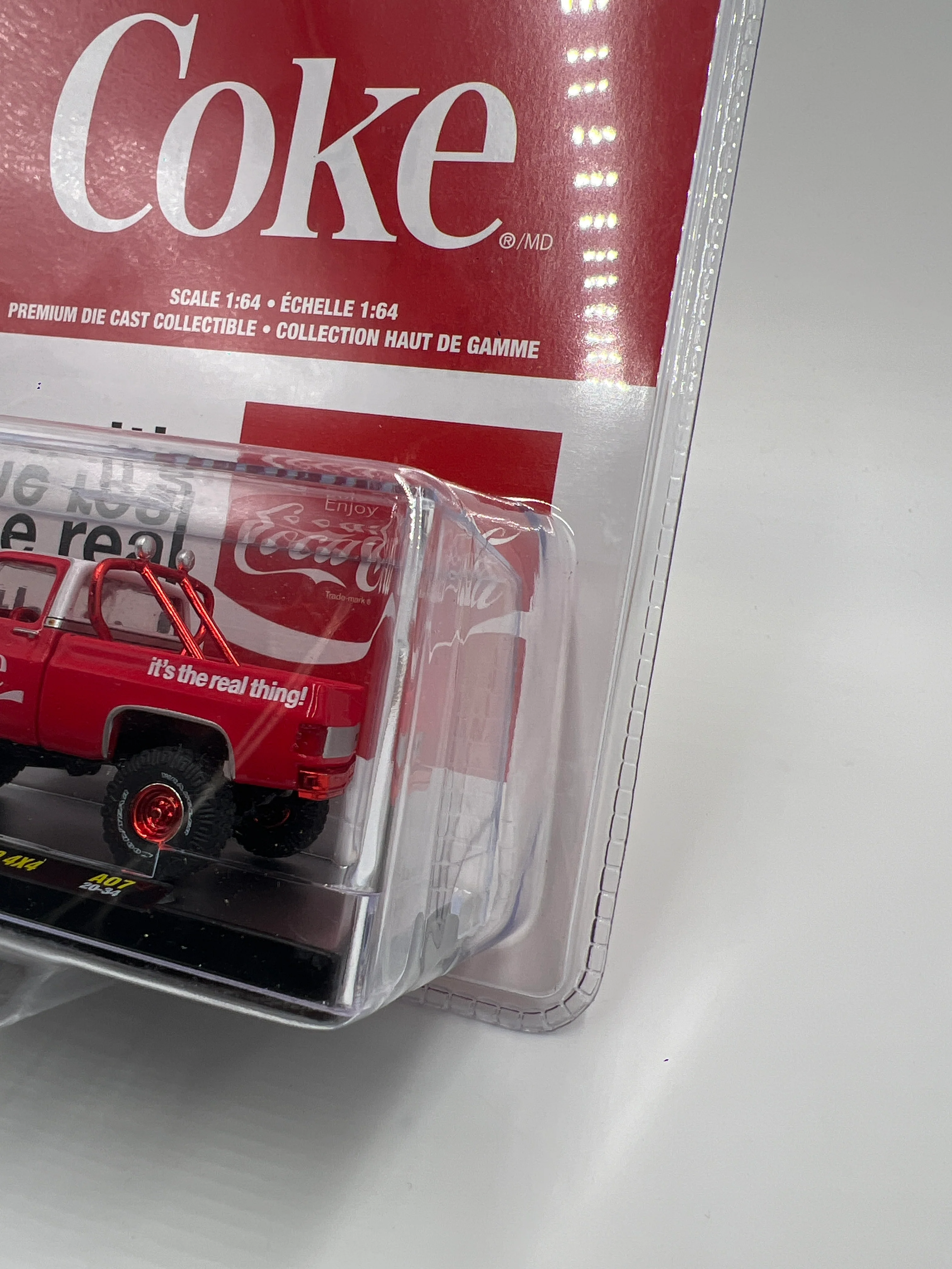 M2 Machines Coca Cola CHASE 1973 Chevrolet Cheyenne Super 10 4x4 Red A07 - Image 3