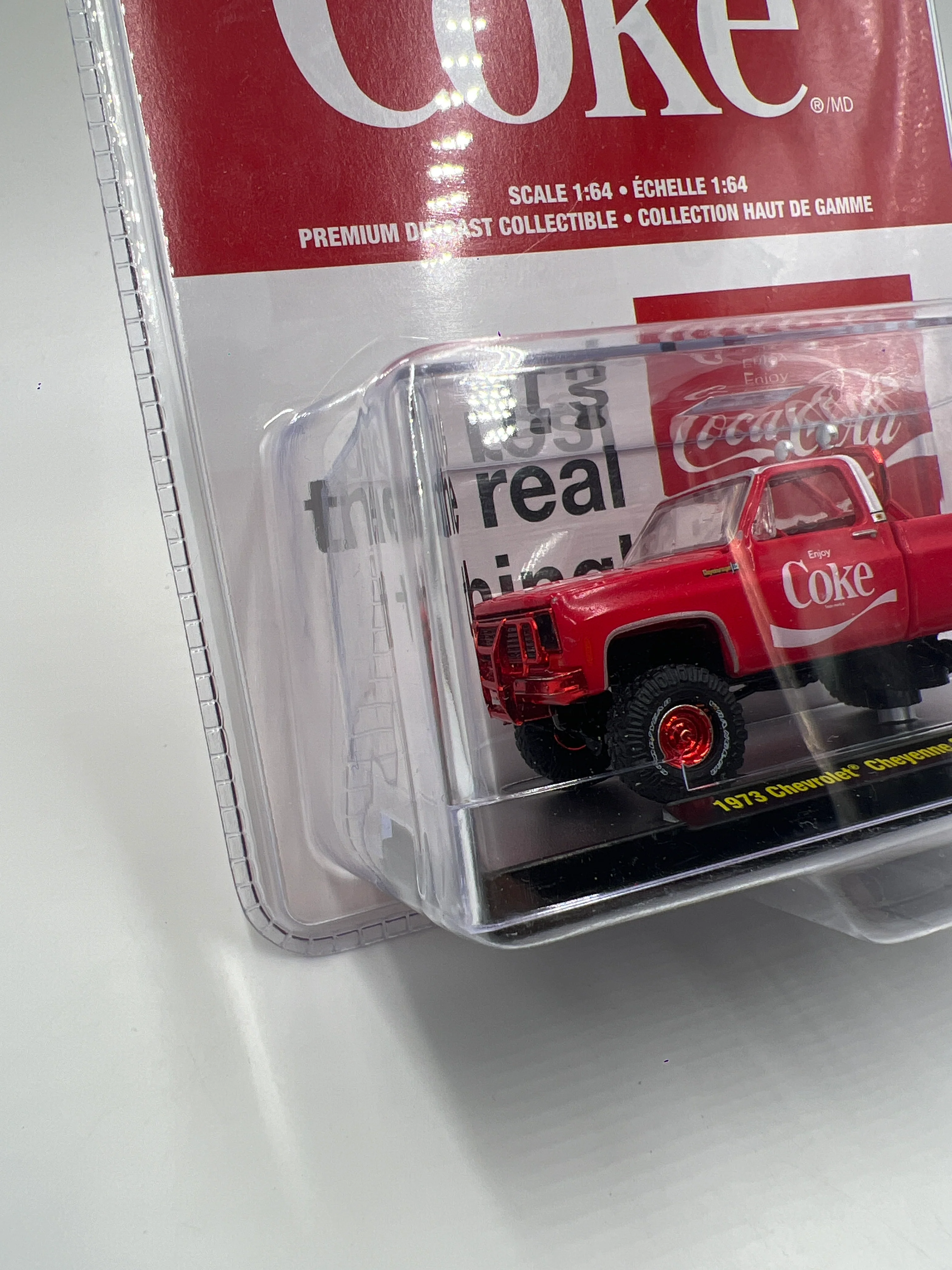 M2 Machines Coca Cola CHASE 1973 Chevrolet Cheyenne Super 10 4x4 Red A07 - Image 4
