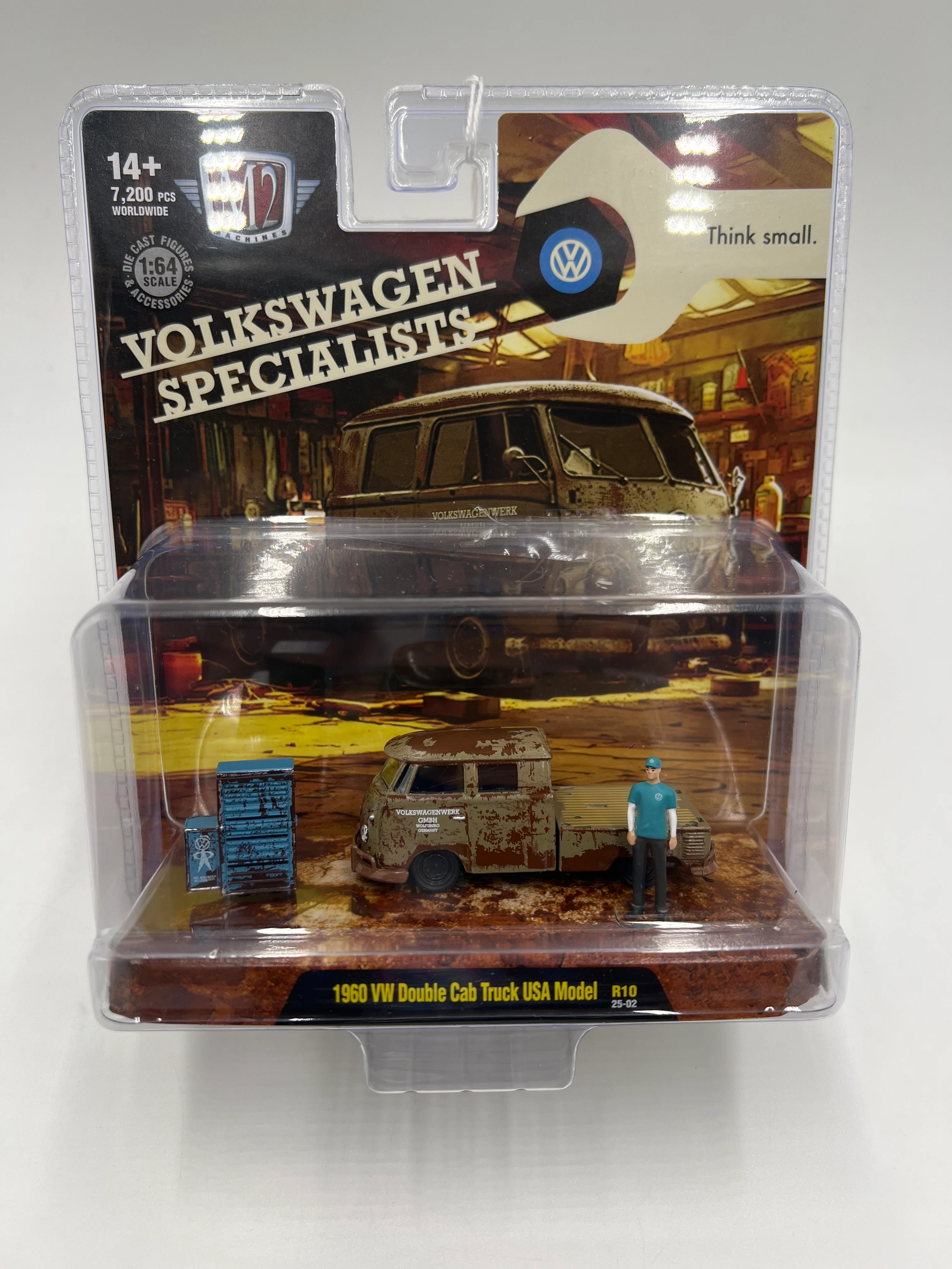 M2 Machines Diorama Volkswagen Specialists 1960 VW Double Cab Truck USA Model R10 196G - Image 2