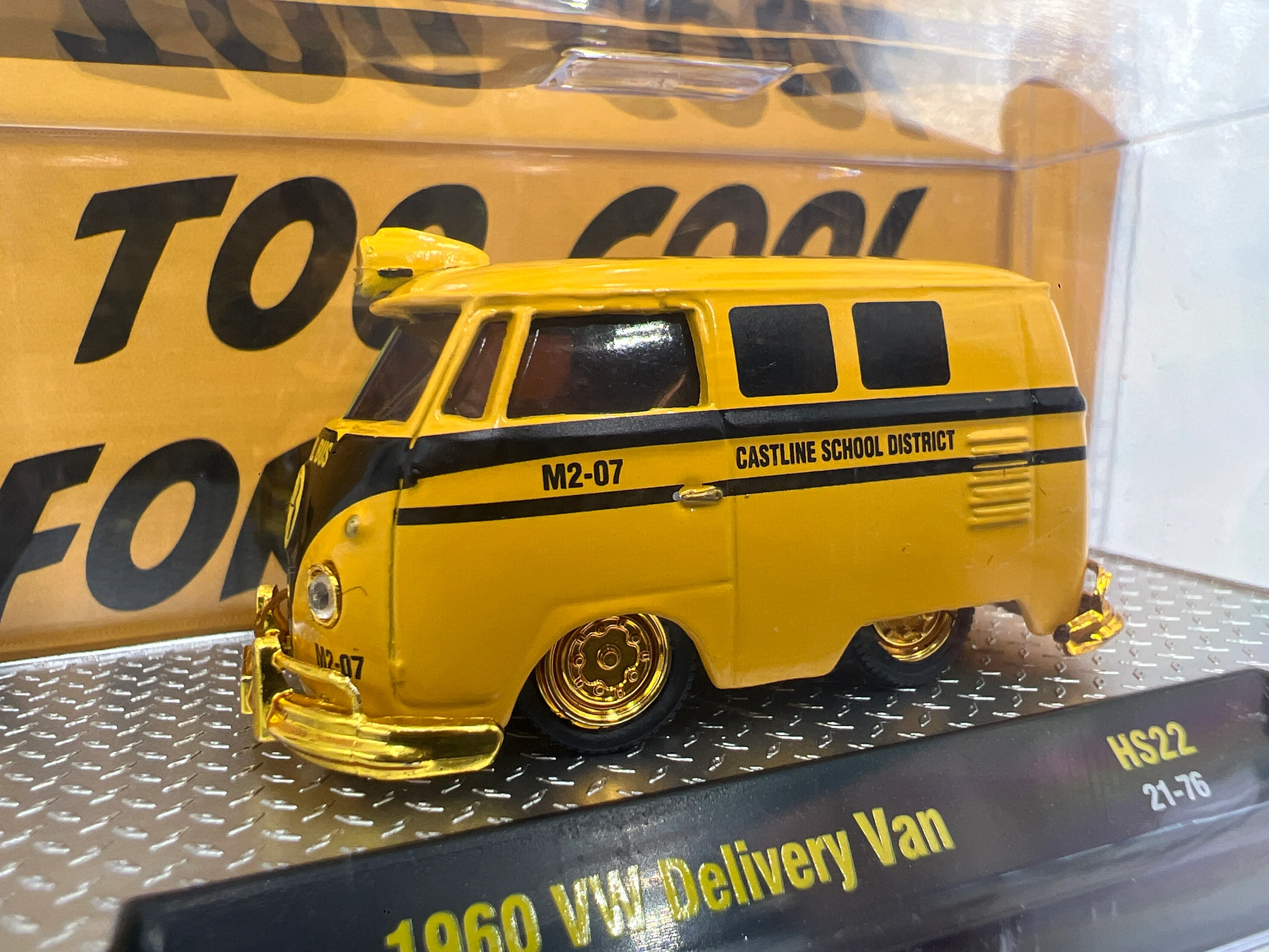 M2 Machines CHASE Castline School District 1960 VW Delivery Van Yellow Bus HS22 - Image 3