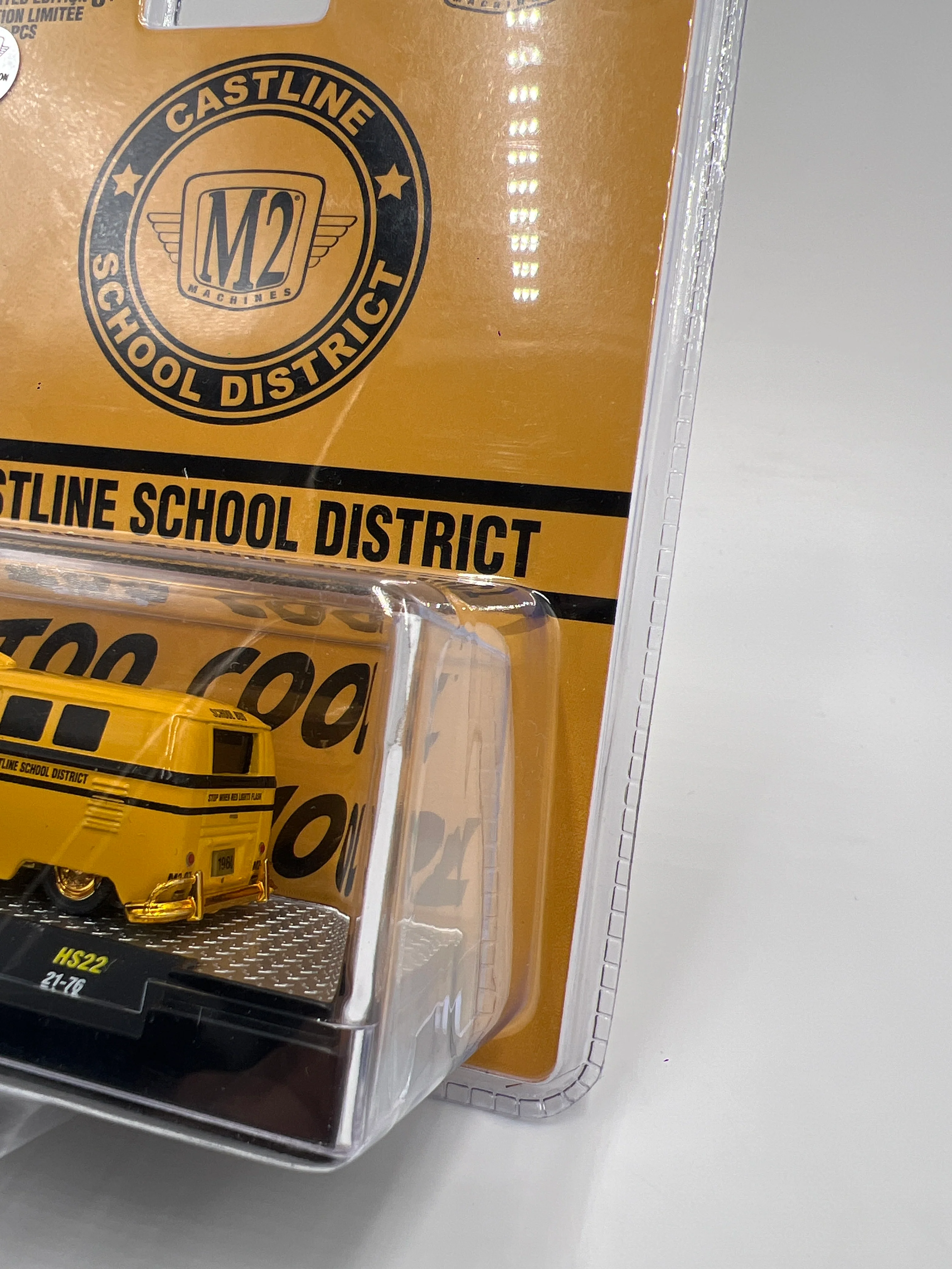 M2 Machines CHASE Castline School District 1960 VW Delivery Van Yellow Bus HS22 - Image 4