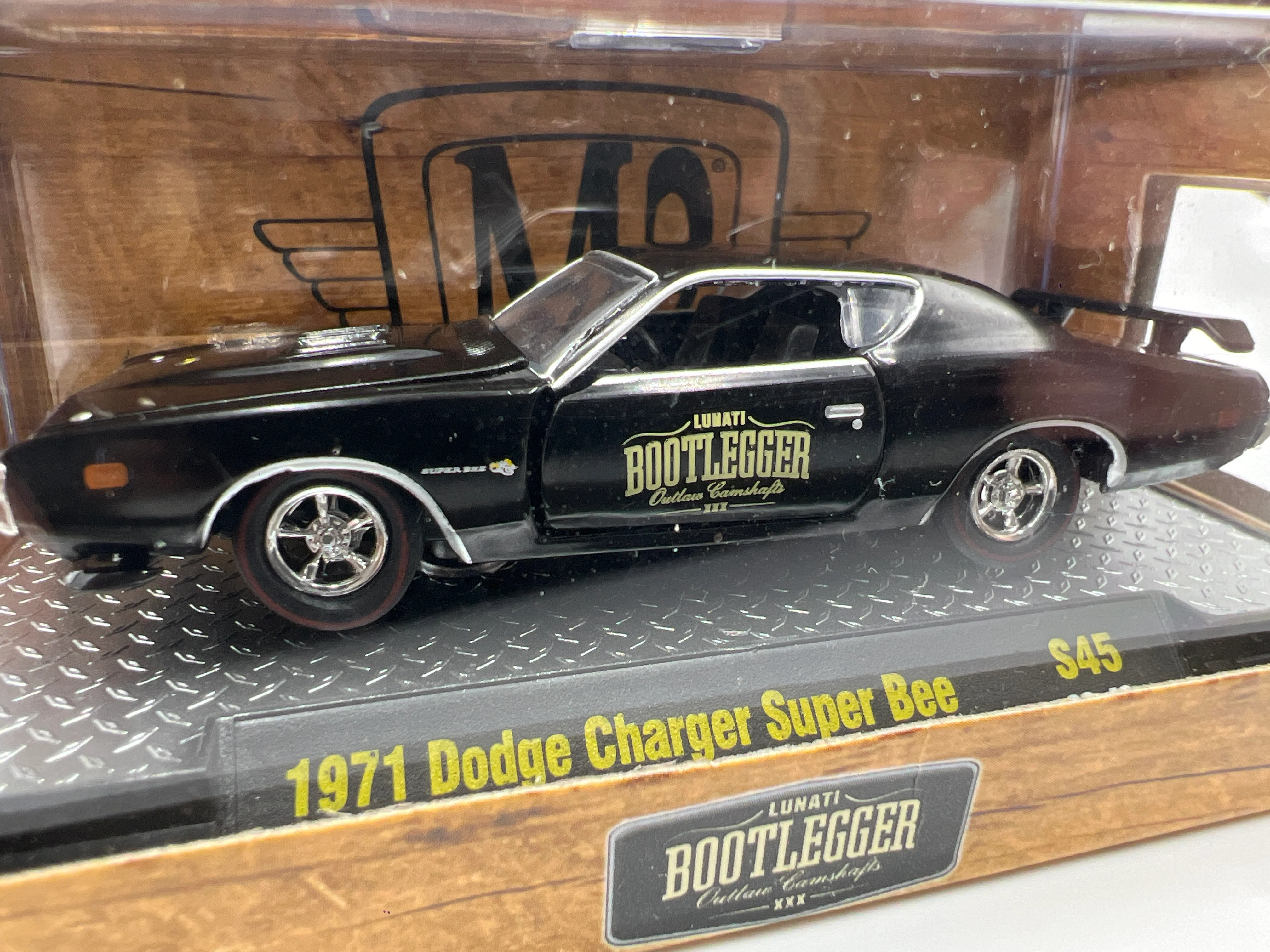 M2 Machines Bootlegger 1971 Dodge Charger Super Bee Black S45 - Image 3
