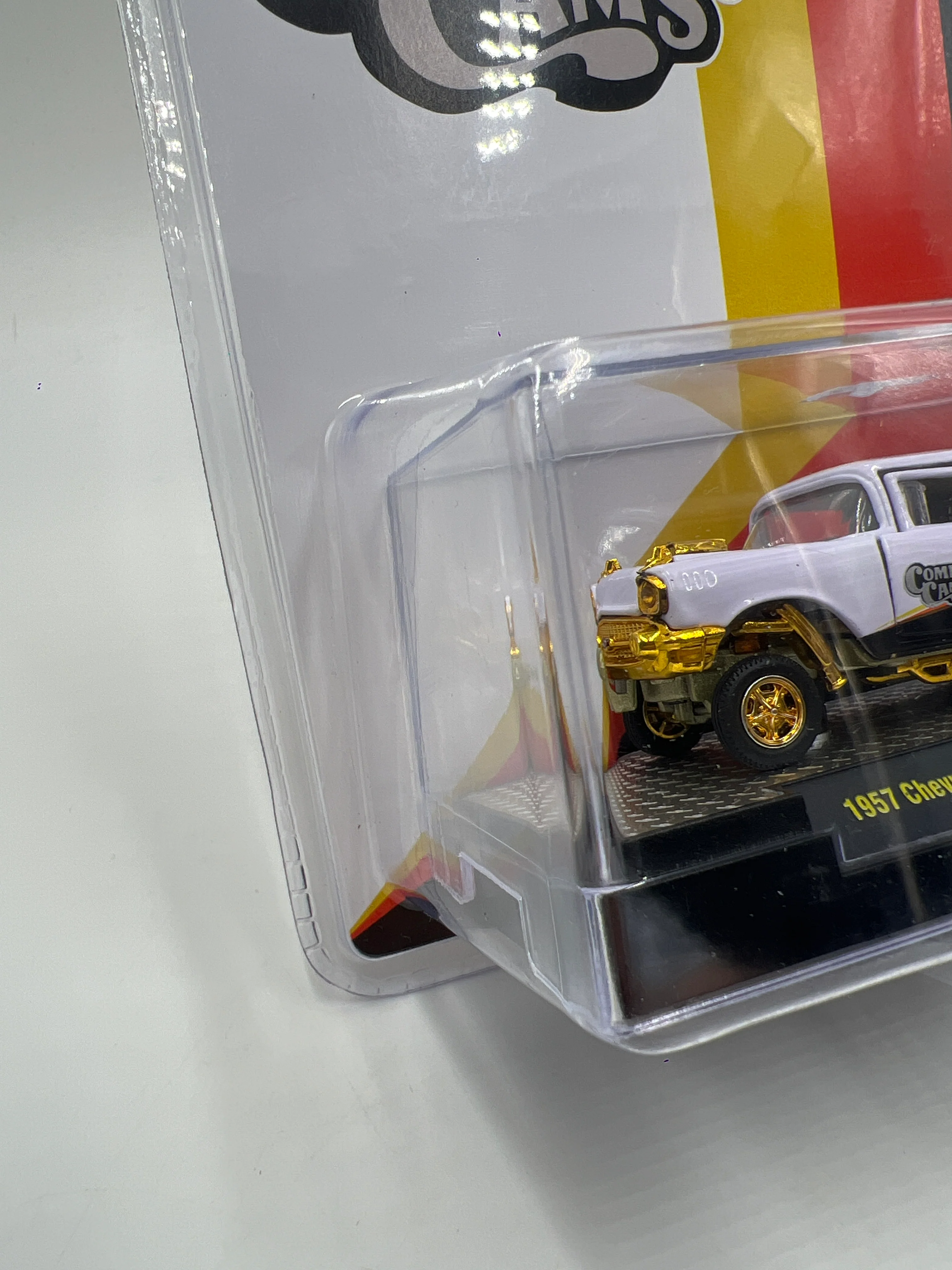 M2 Machines Hobby Exclusive CHASE Competition Cams 1957 Chevrolet Sedan Delivery GS09 - Image 4