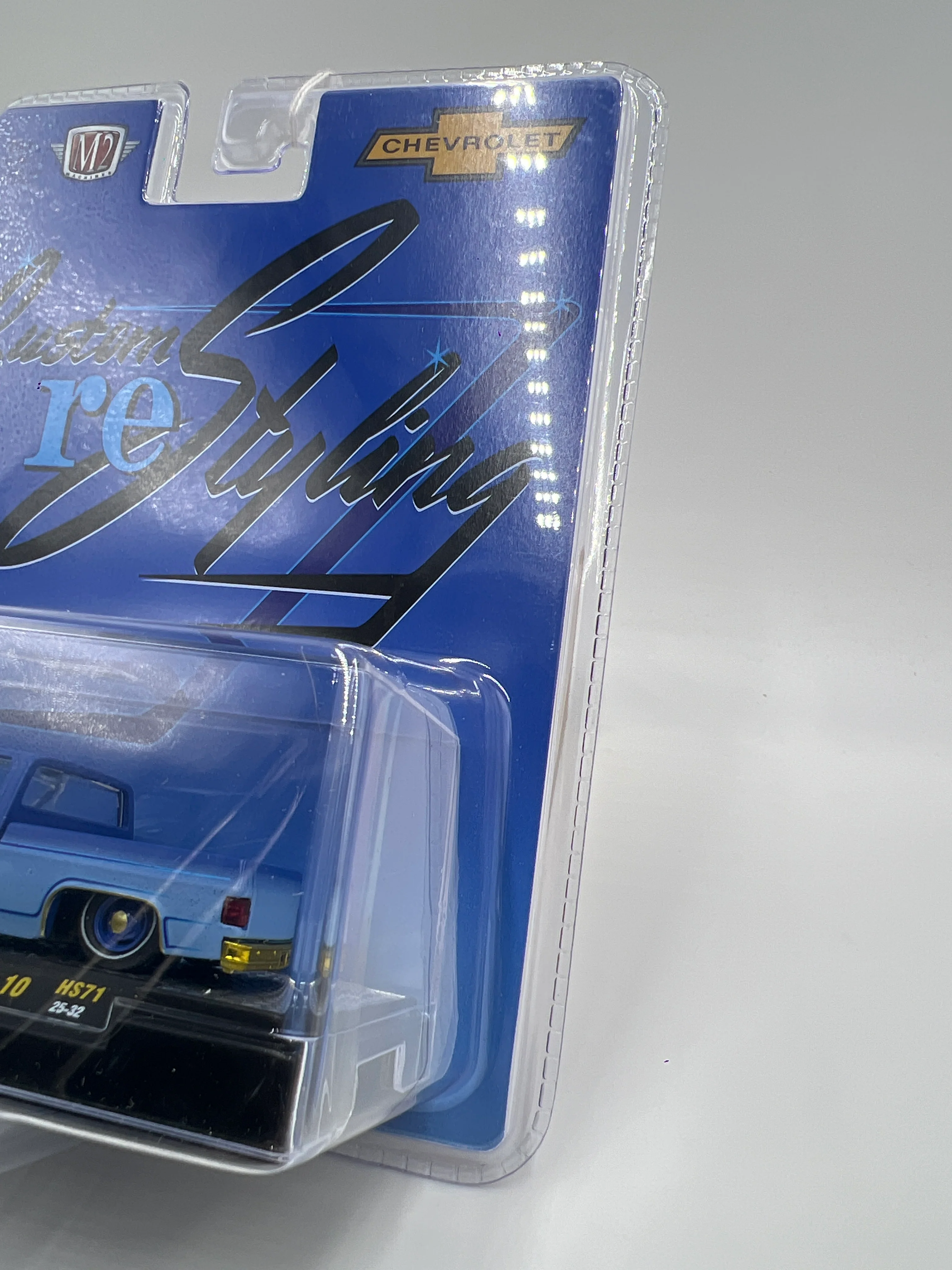 M2 Machines Hobby Exclusive CHASE Custom Restyling 1973 Chevrolet Cheyenne Super 10 HS71 - Image 3