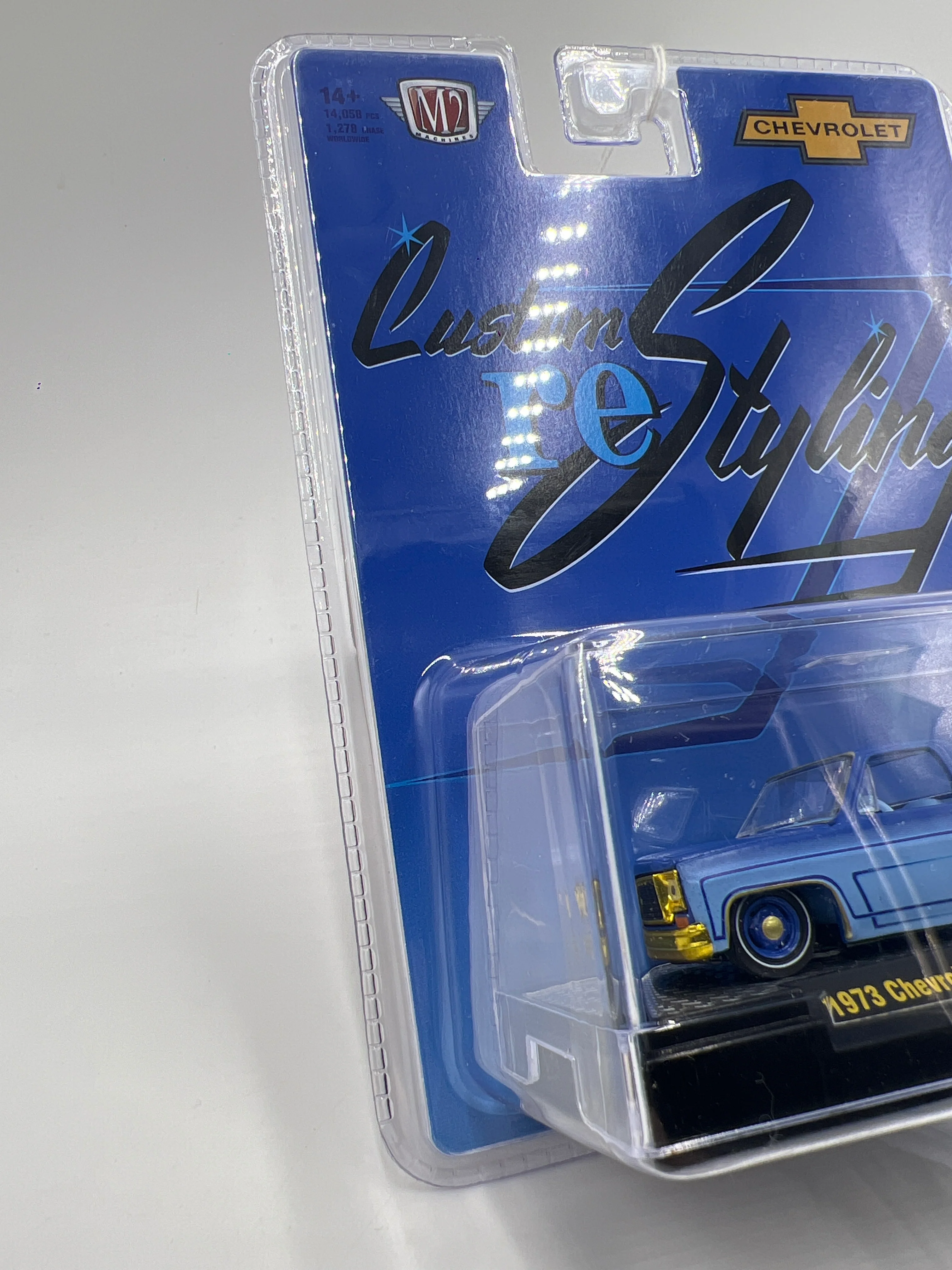 M2 Machines Hobby Exclusive CHASE Custom Restyling 1973 Chevrolet Cheyenne Super 10 HS71 - Image 4