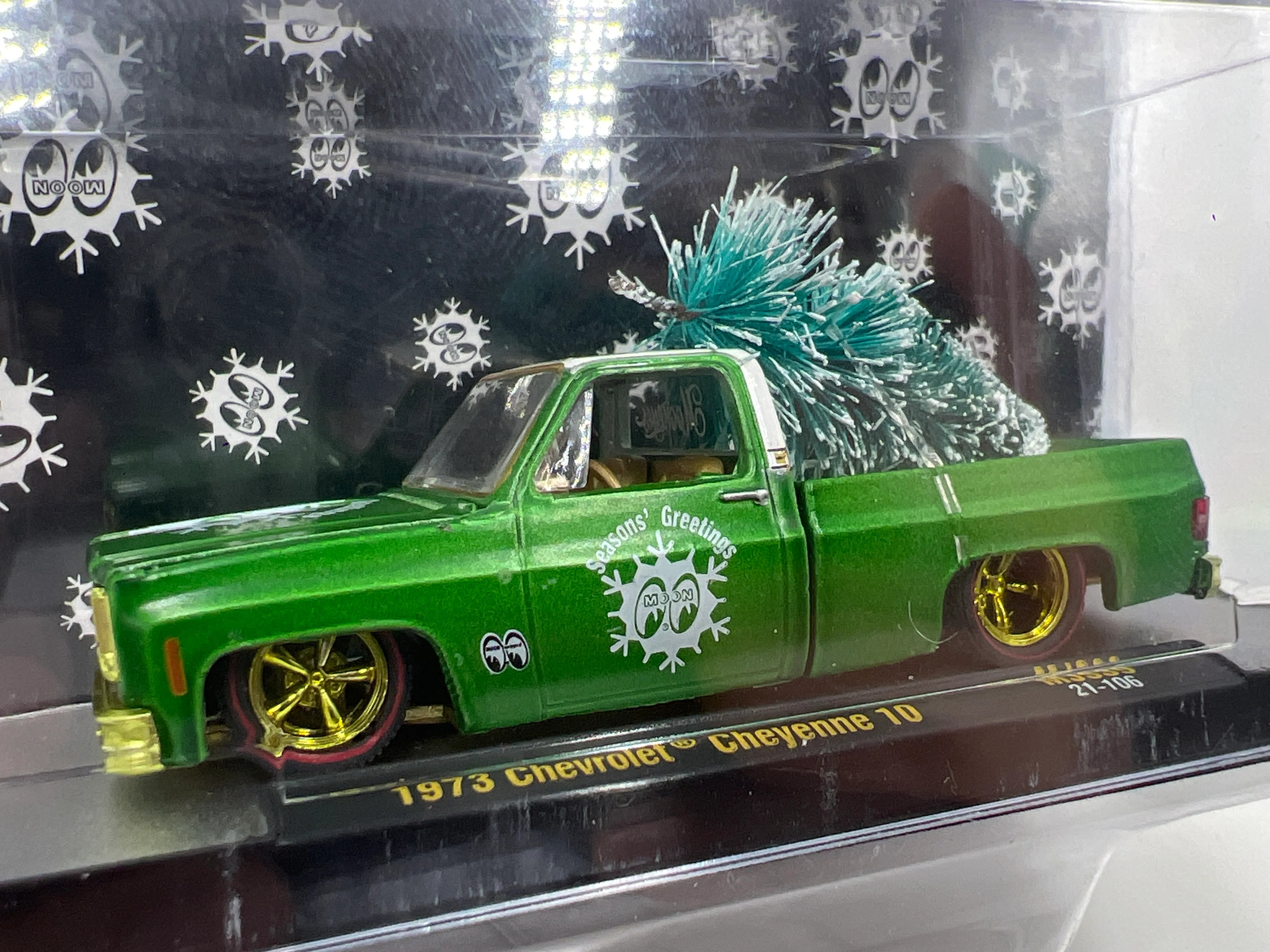 M2 Machines MiJo Exclusives CHASE Mooneyes 1973 Chevrolet Cheyenne 10 Green MJS39 - Image 2