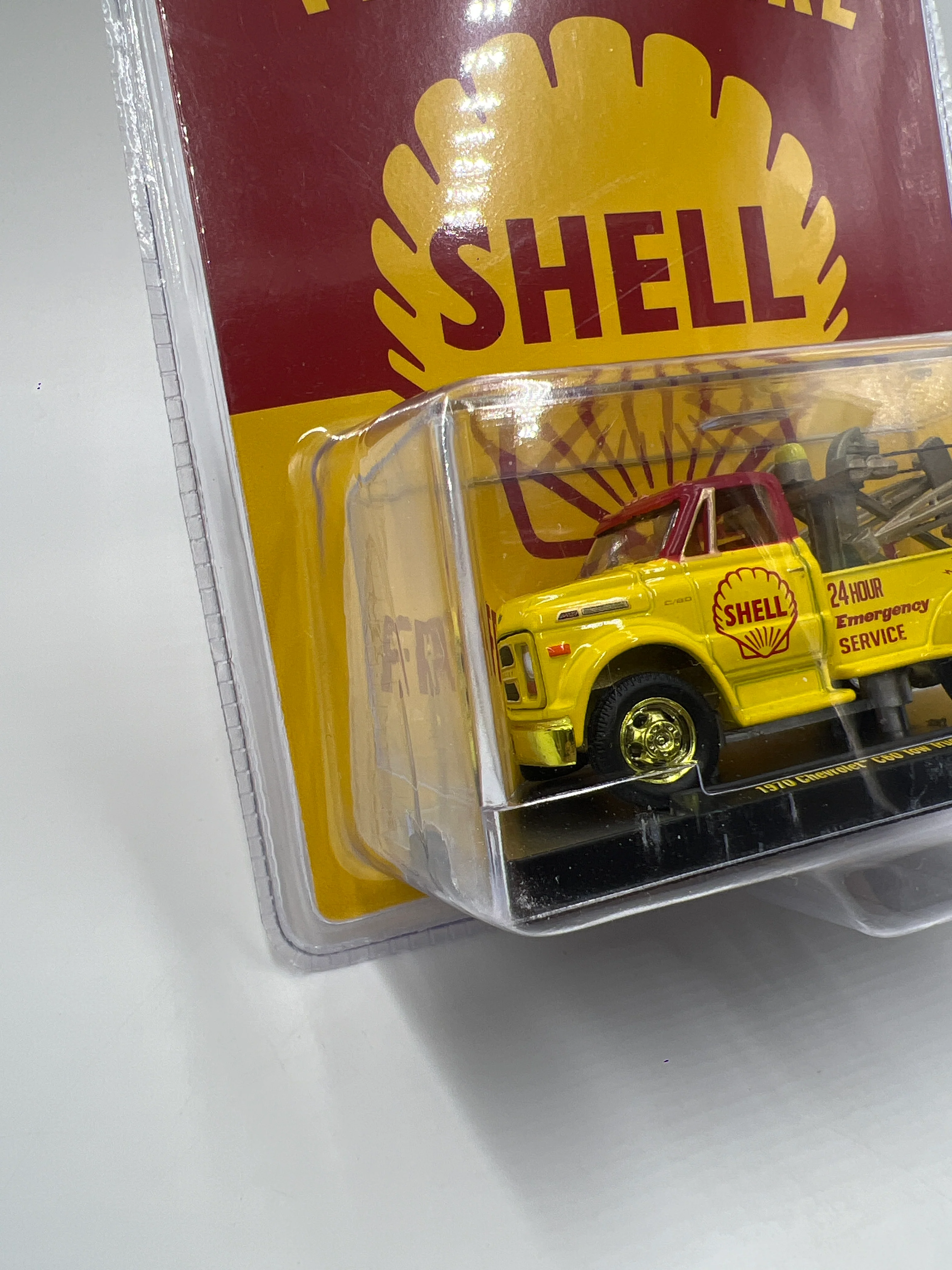 M2 Machines Hobby Exclusive CHASE Shell 1970 Chevrolet C60 Tow Truck Yellow HS45 - Image 4