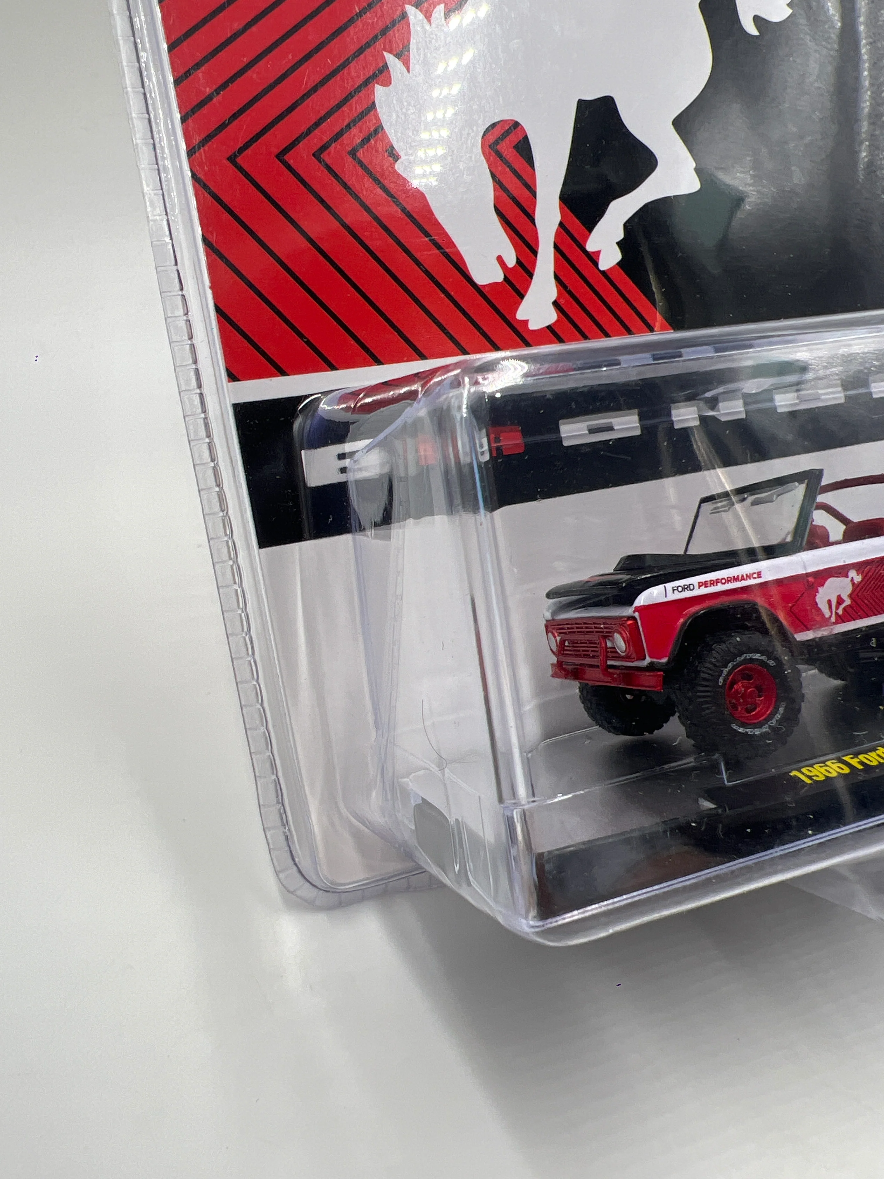 M2 Machines Hobby Exclusive CHASE 1966 Ford Bronco HS21 - Image 4