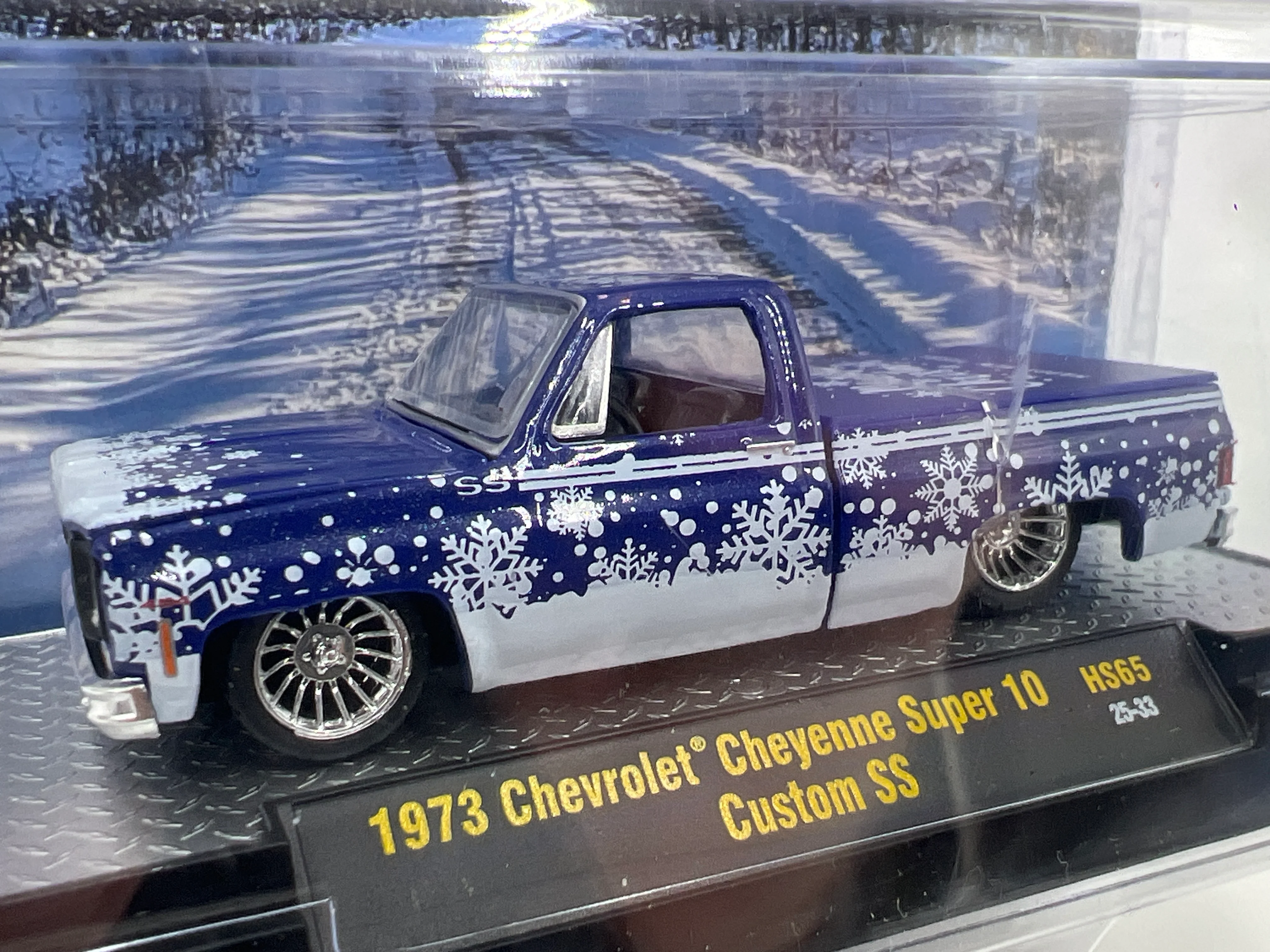 M2 Machines Hobby Exclusive 1973 Chevrolet Cheyenne Super 10 Custom SS Blue HS65 - Image 2