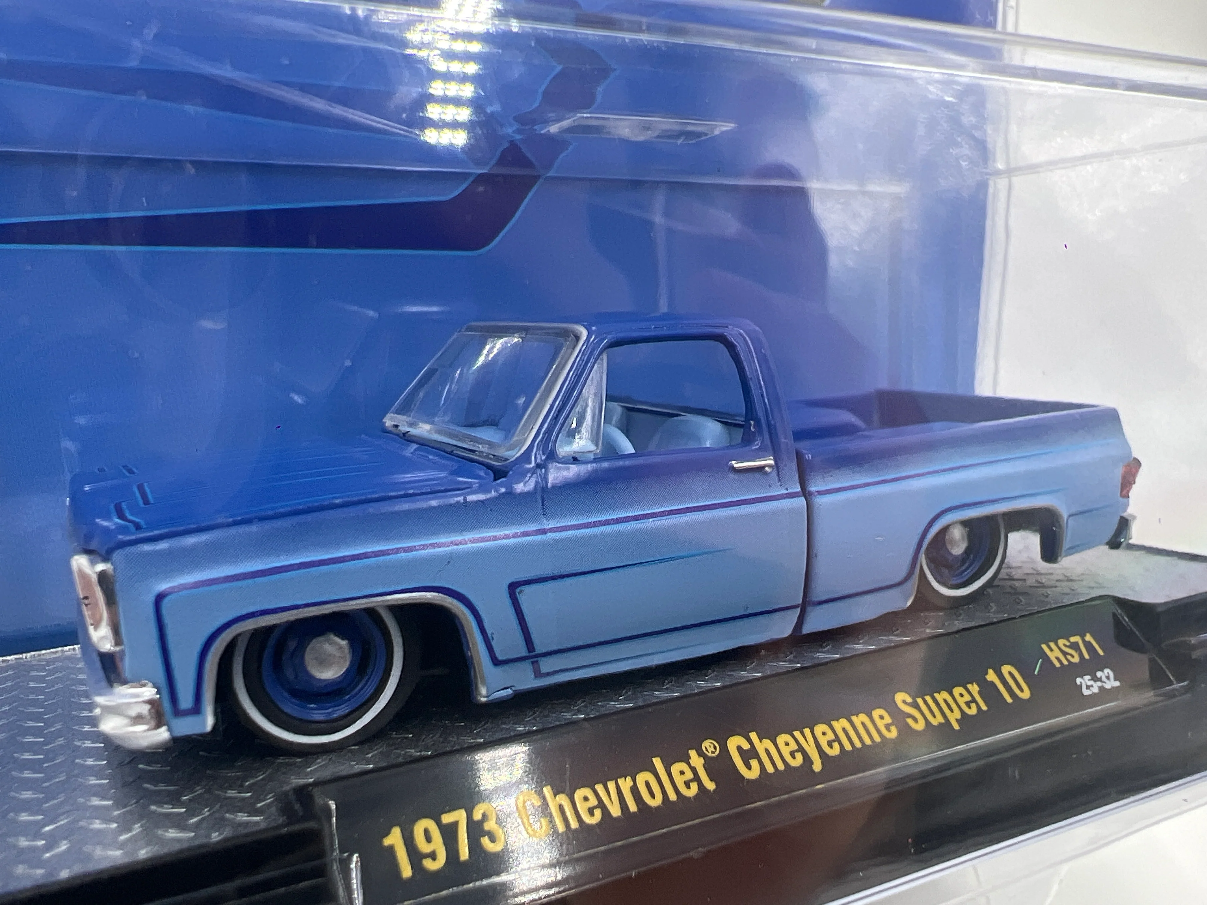 M2 Machines Hobby Exclusive Custom Restyling 1973 Chevrolet Cheyenne Super 10 Blue HS71 200D - Image 2