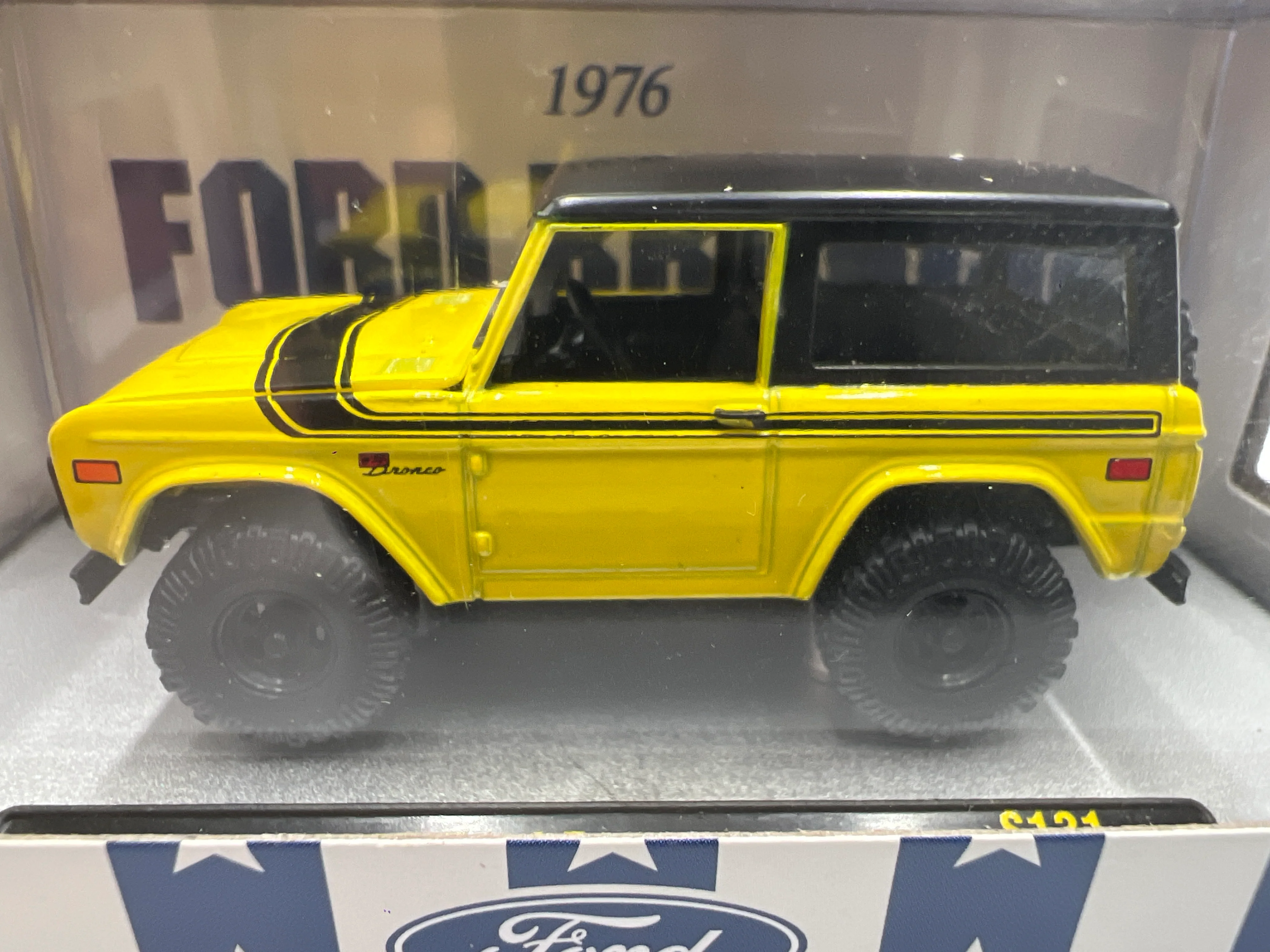 M2 Machines Ford Target Exclusive 1976 Ford Bronco Yellow S131 - Image 3