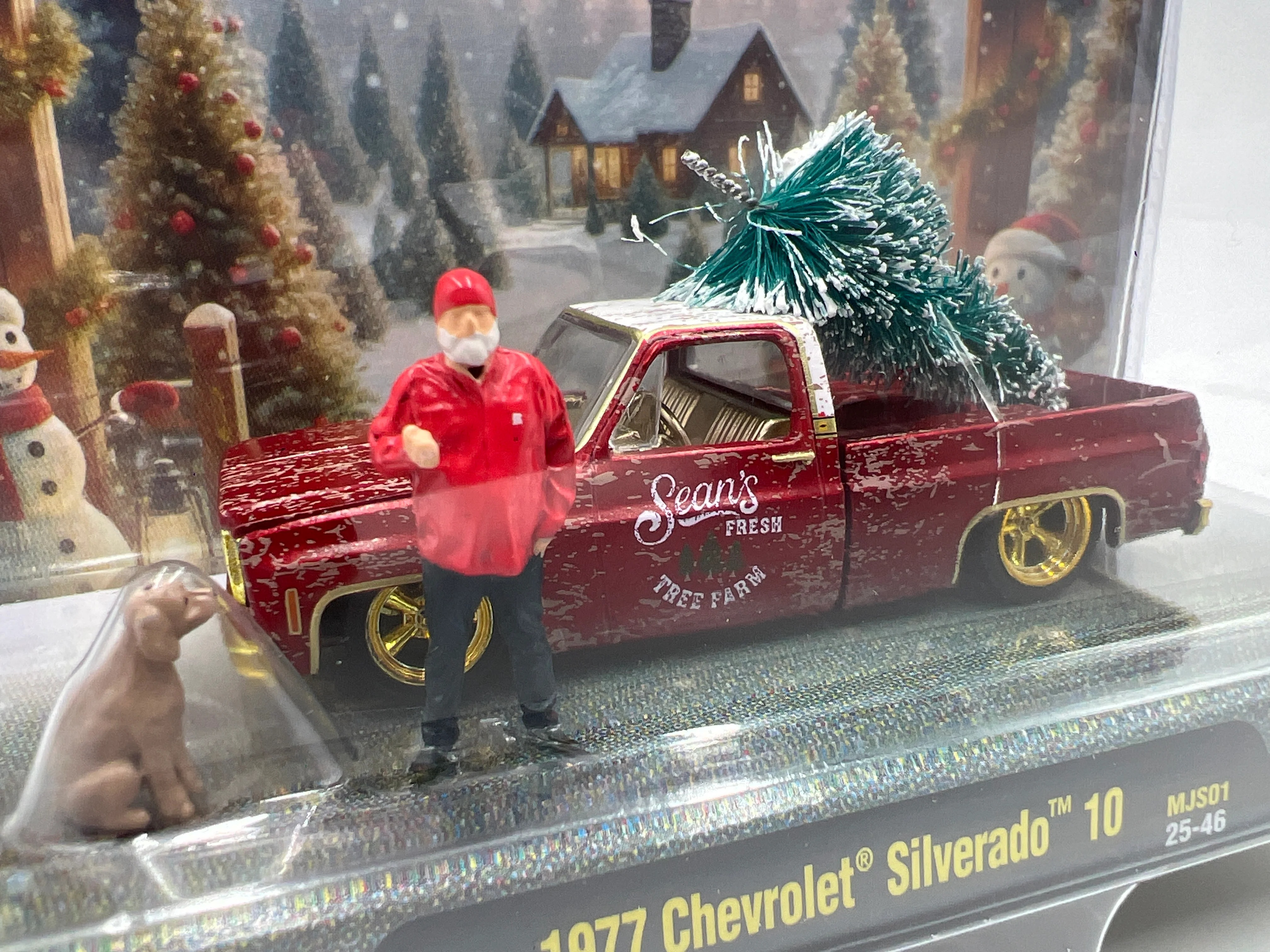 M2 Machines MiJo Exclusives Diorama CHASE Seans Fresh Tree Farm 1977 Chevrolet Silverado 10 Red MJS01 - Image 2