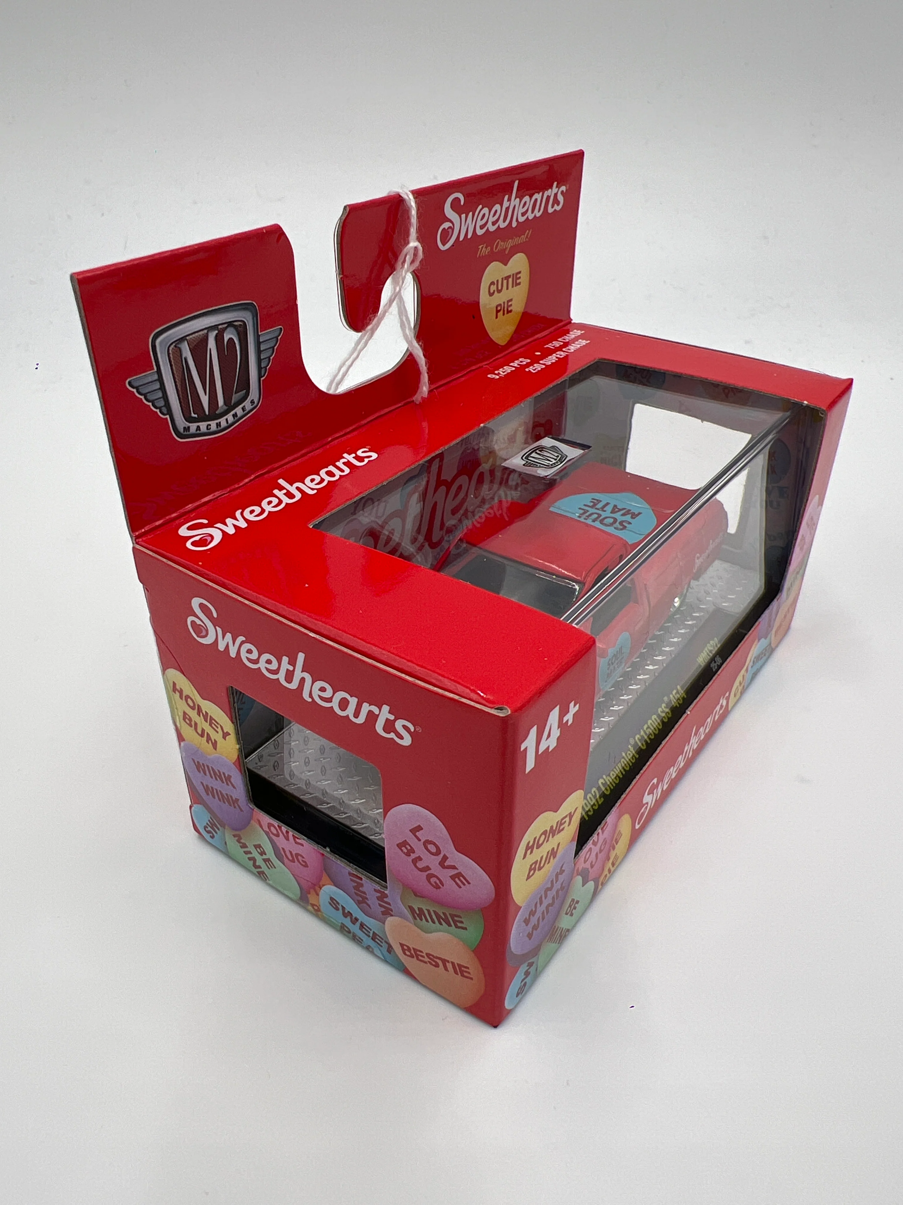 M2 Machines Walmart Exclusive Sweethearts 1992 Chevrolet C1500 SS 454 Red WMTS22 - Image 5