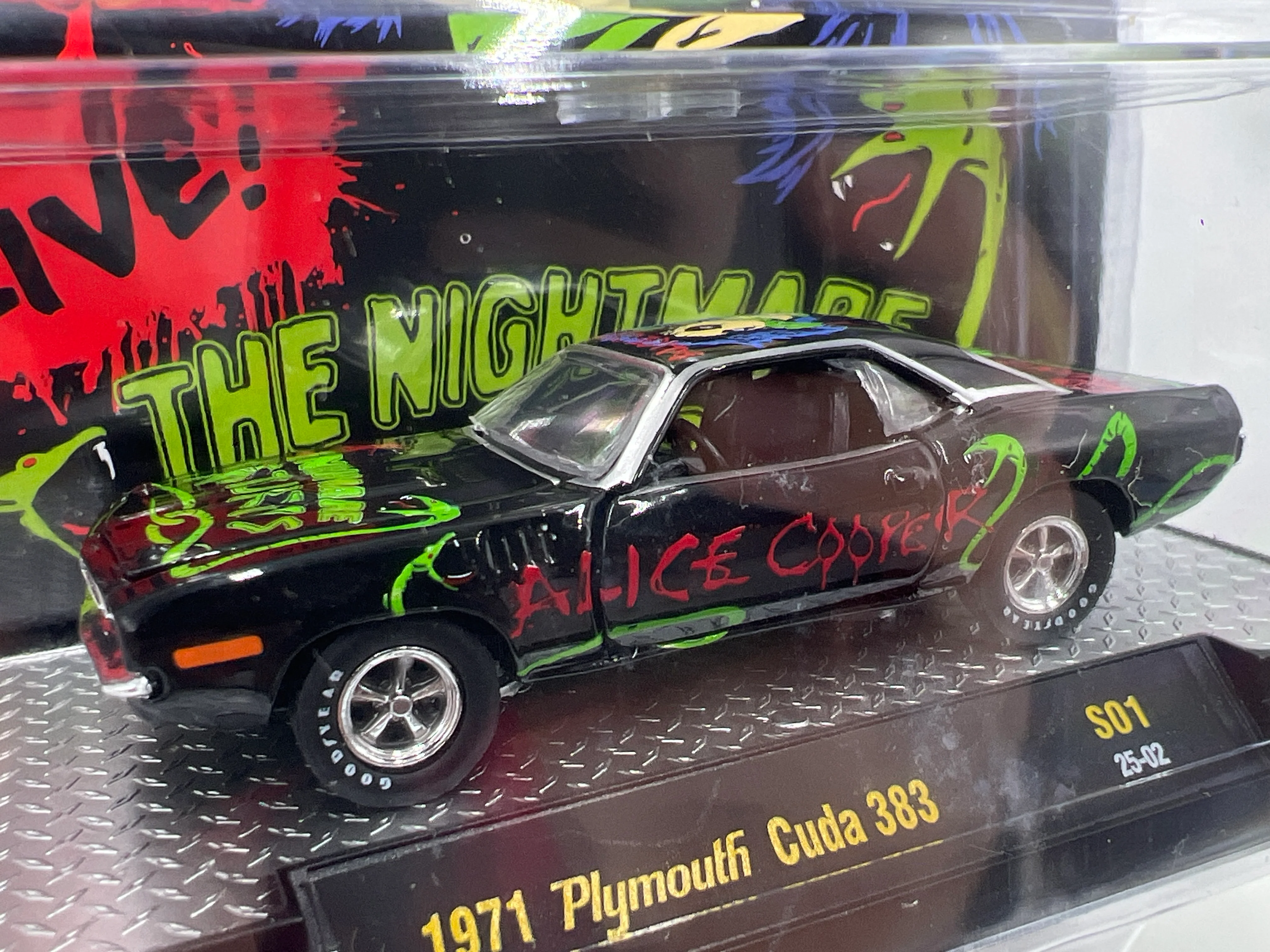 M2 Machines Rock Legends Alice Cooper 1971 Plymouth Cuda 383 Black S01 - Image 2