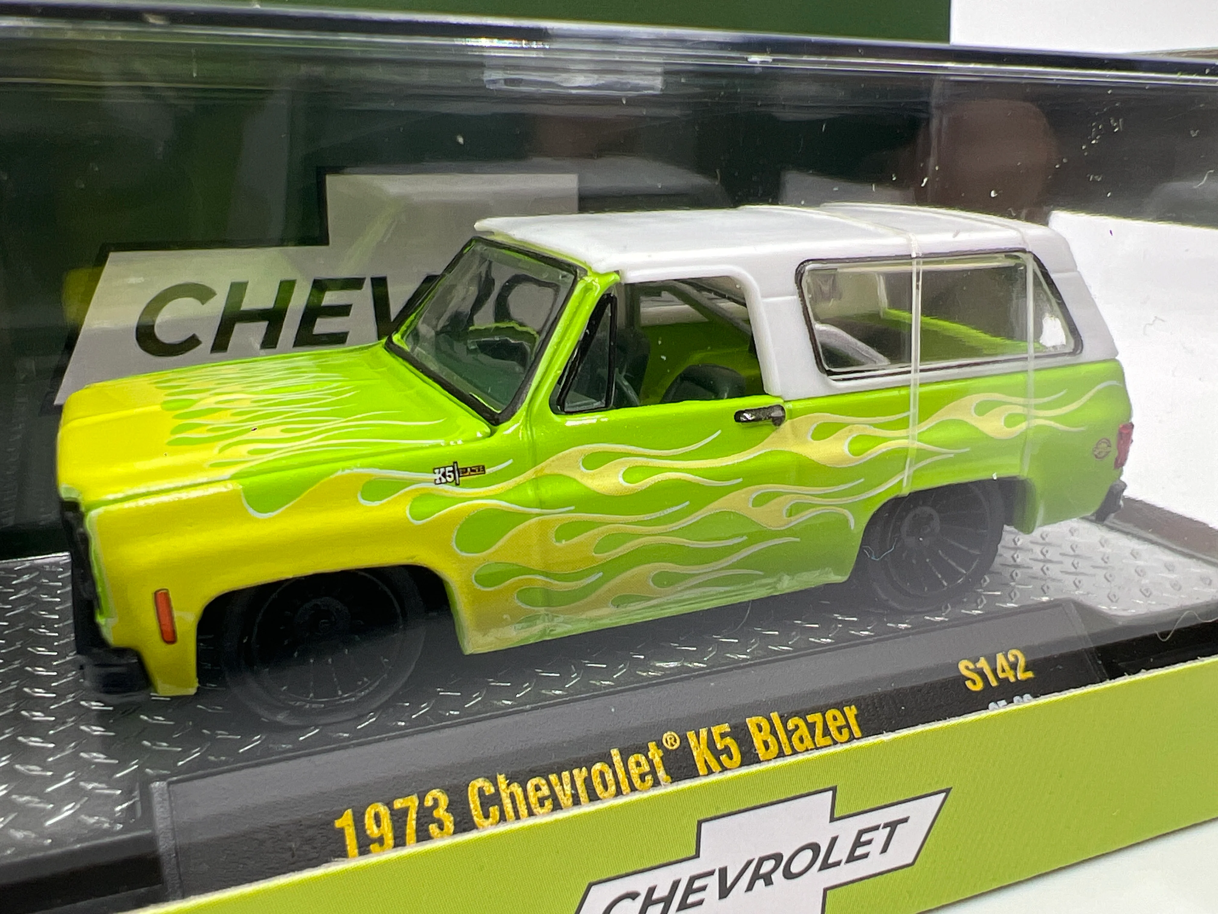 M2 Machines Target Exclusive 1973 Chevrolet K5 Blazer Light Green S142 - Image 2