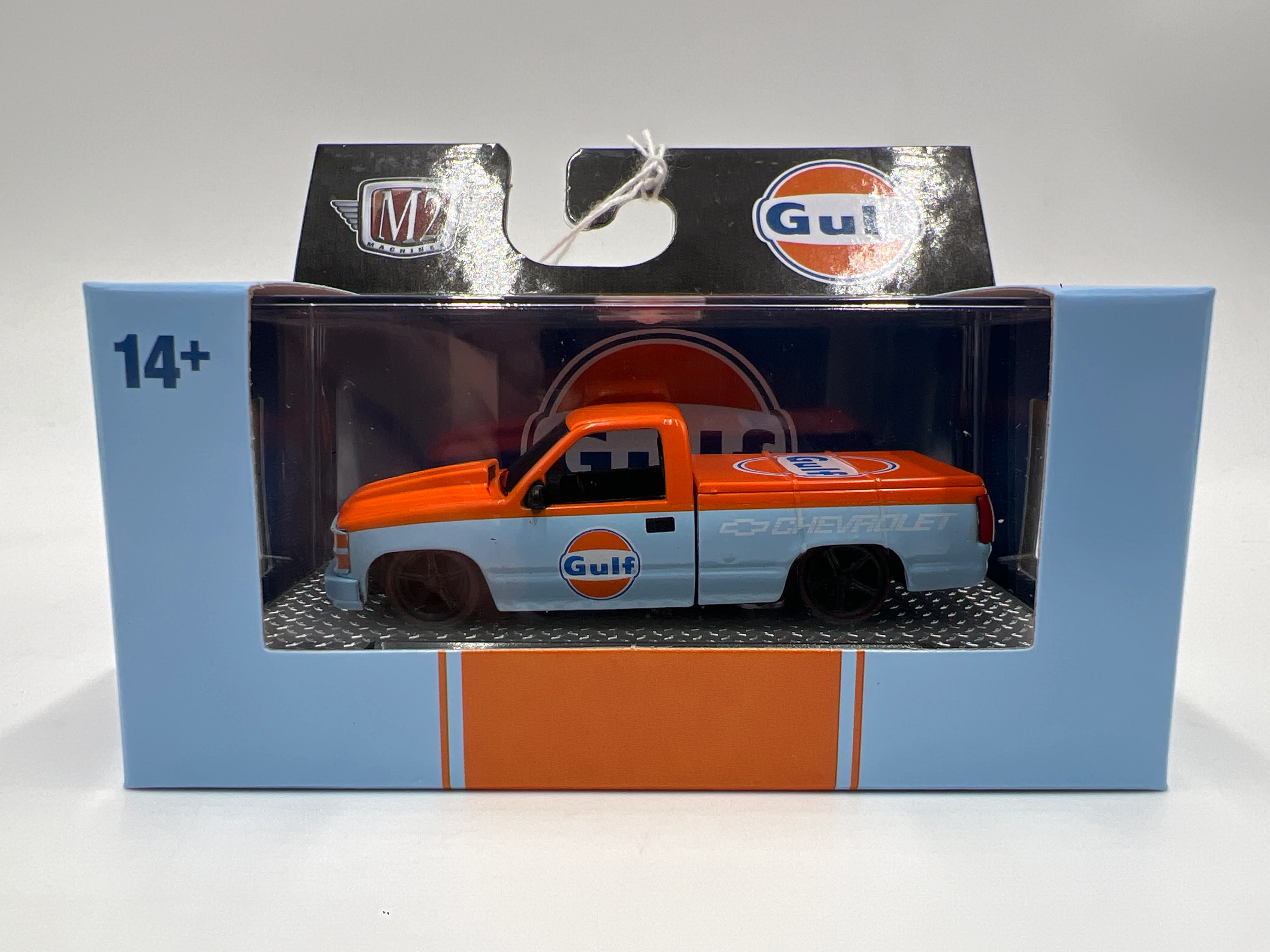 M2 Machines Walmart Exclusive Gulf Set 1992 Chevrolet C1500 SS 454 Gulf Blue WMTS19 - Image 2