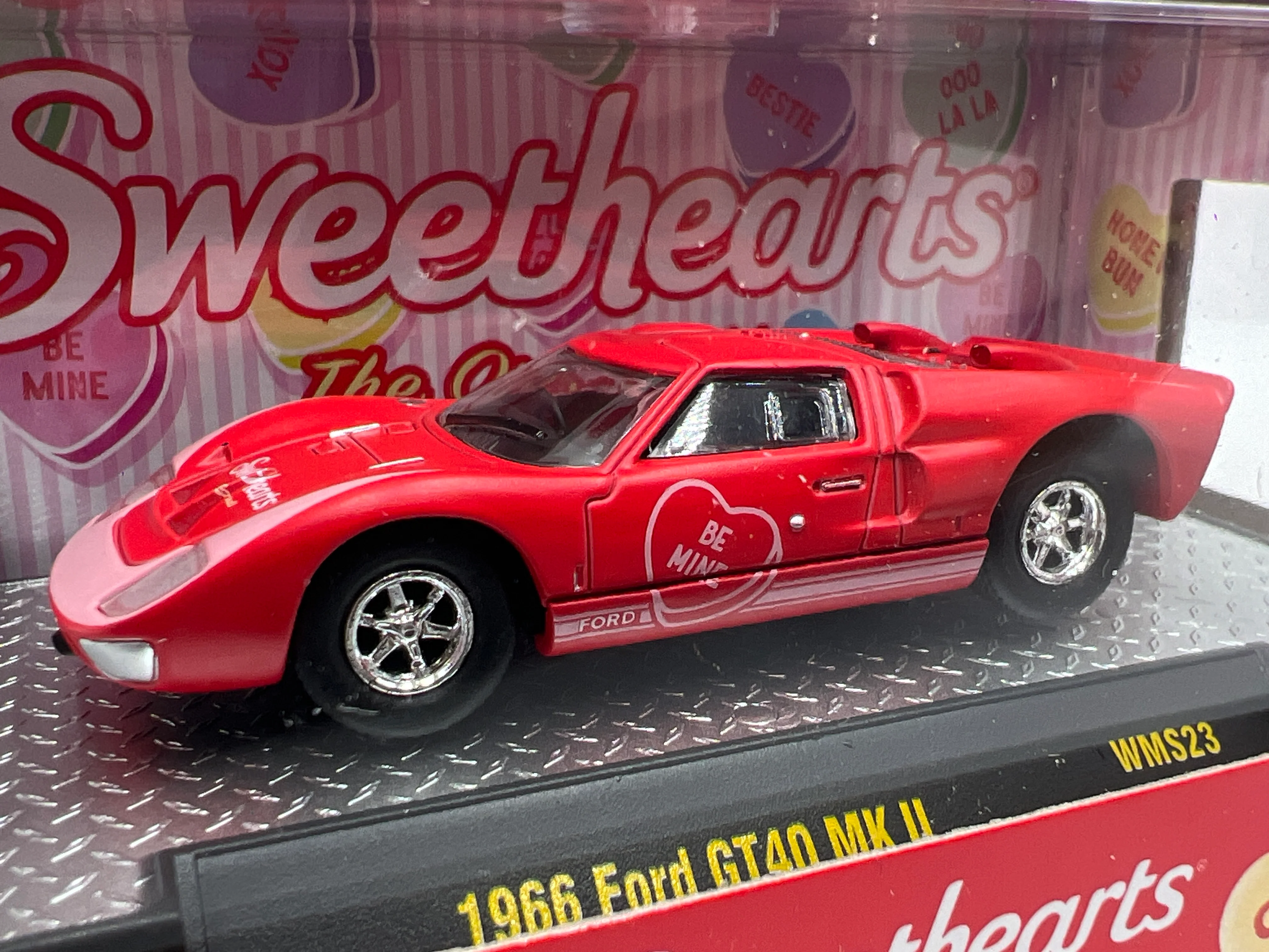 2026 M2 Machines Walmart Exclusive Sweethearts 1966 Ford GT40 MK II Red WMTS23 - Image 2