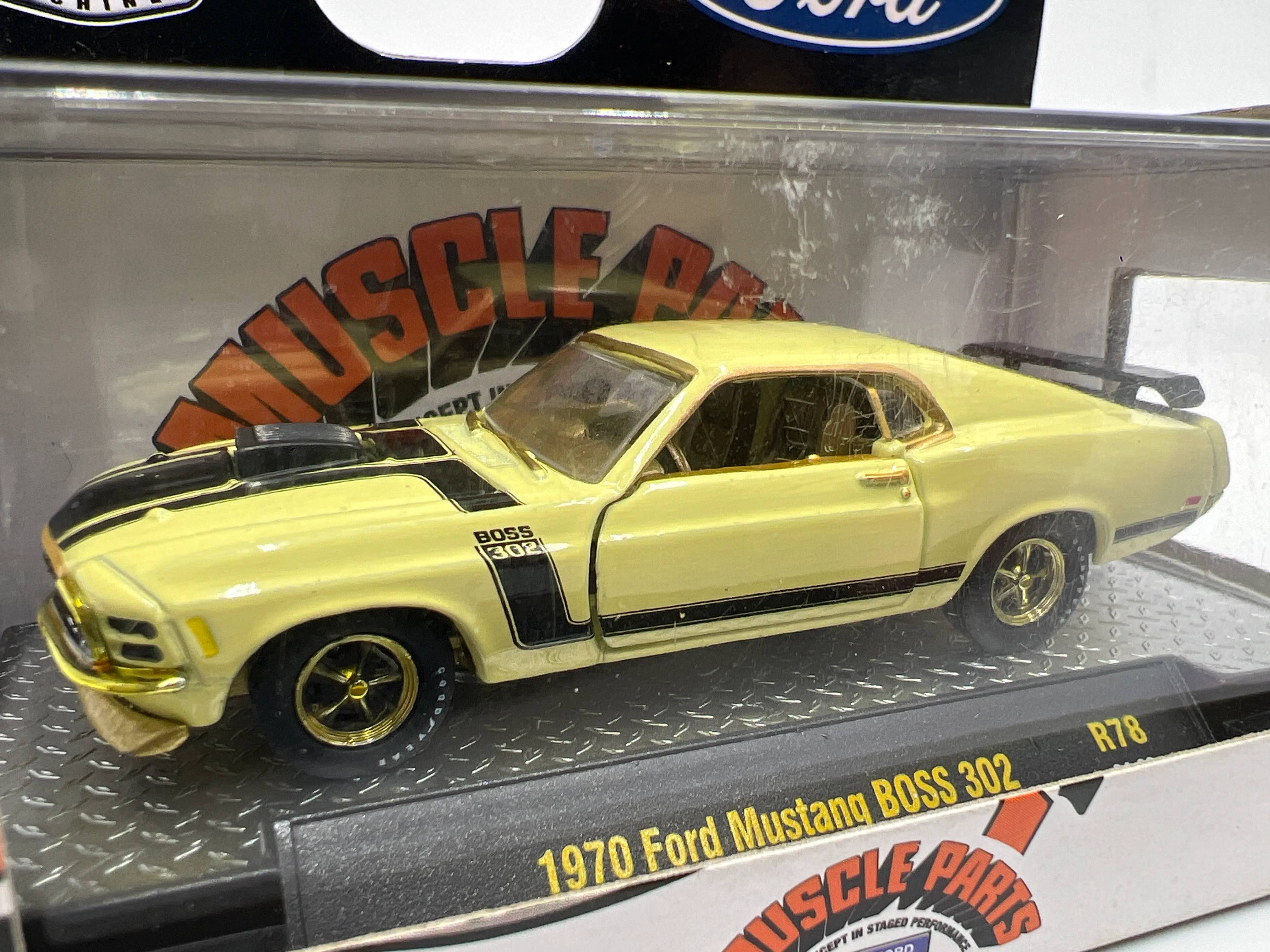 M2 Machines CHASE 1970 Ford Mustang Boss 302 Yellow R78 - Image 2