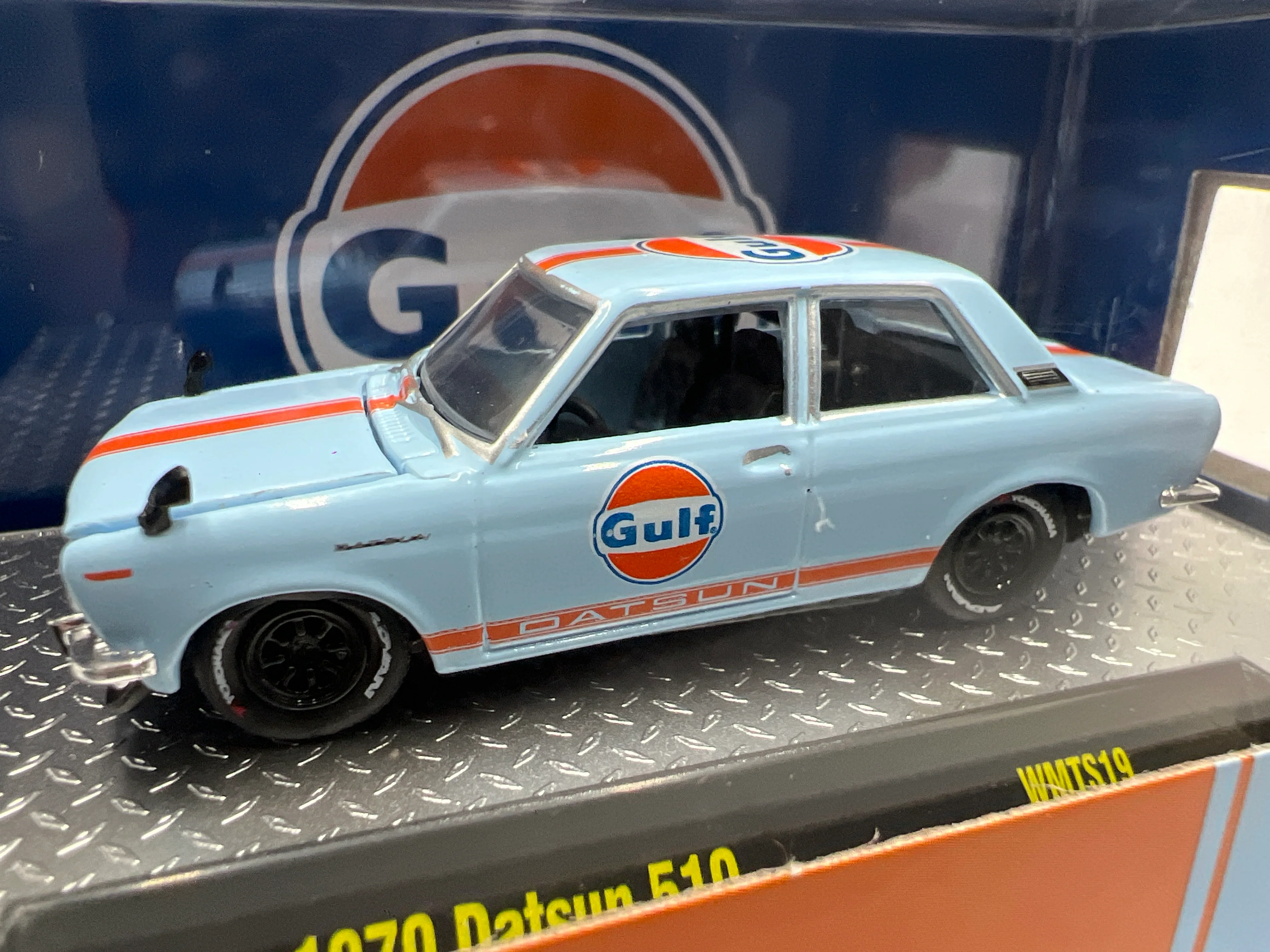 M2 Machines Walmart Exclusive Gulf Set 1970 Datsun 510 Gulf Blue WMTS19 - Image 3