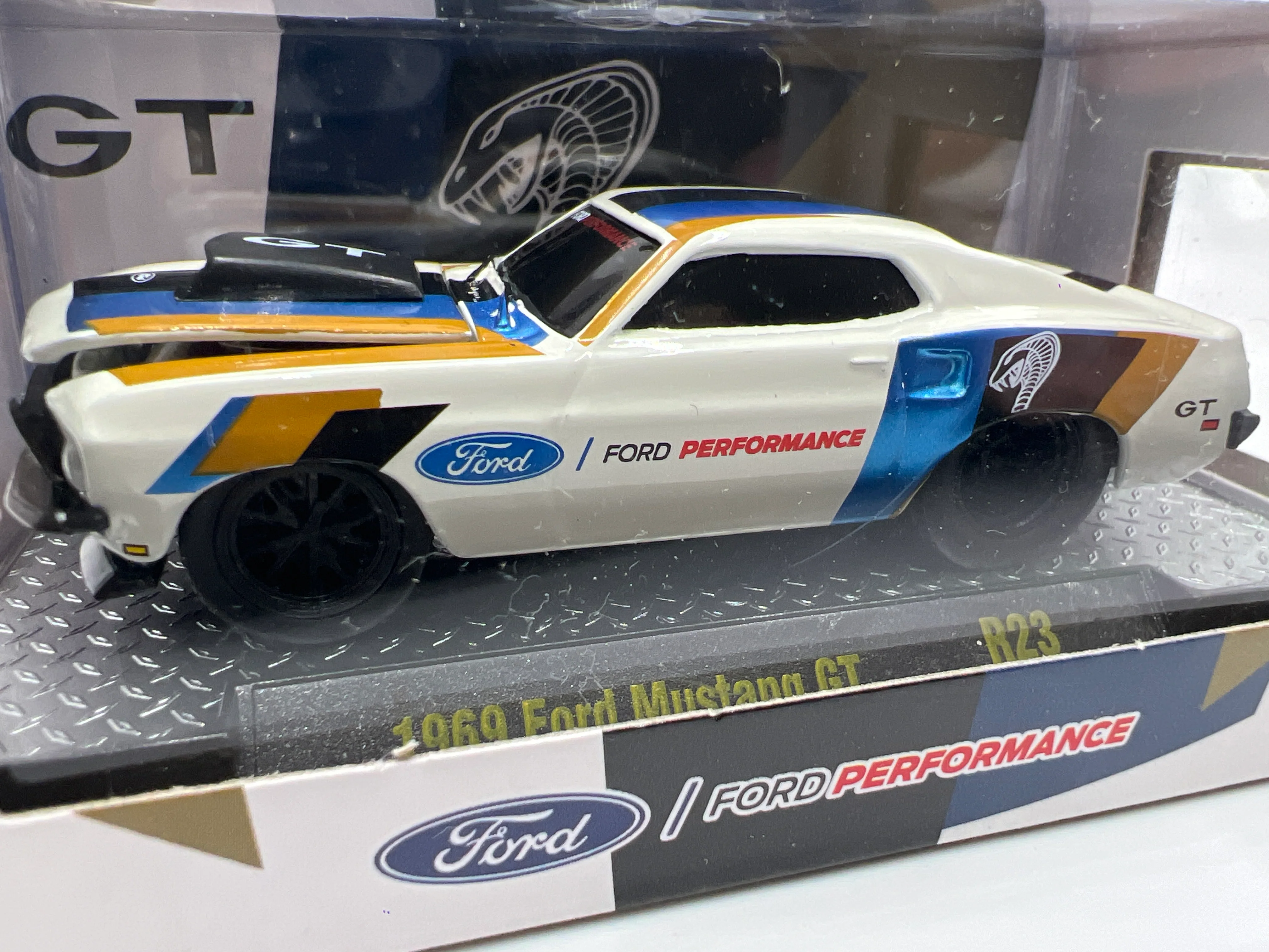 M2 Machines Ground Pounders 1969 Ford Mustang GT White R23 - Image 2